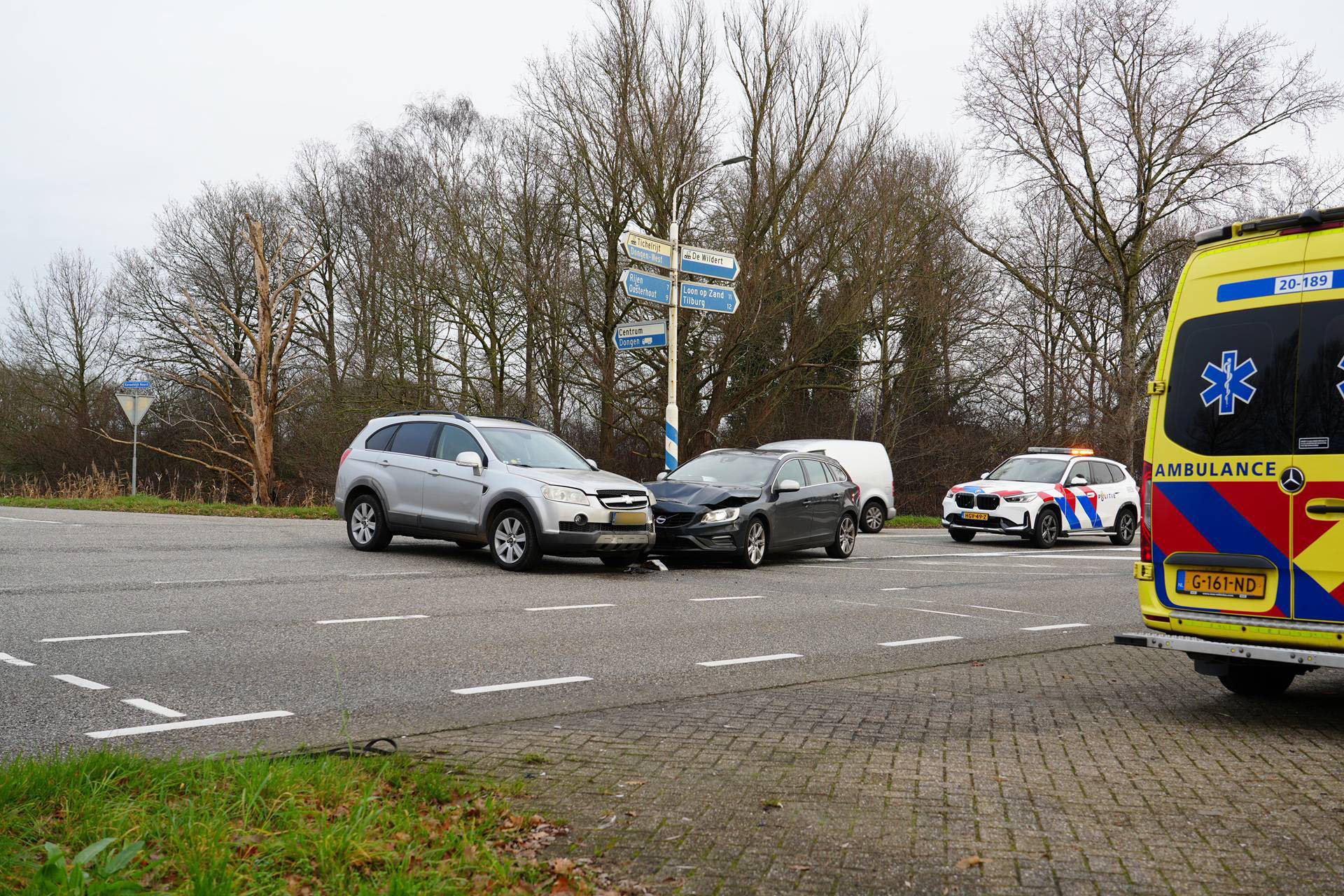 Man raakt gewond bij ongeval op kruising