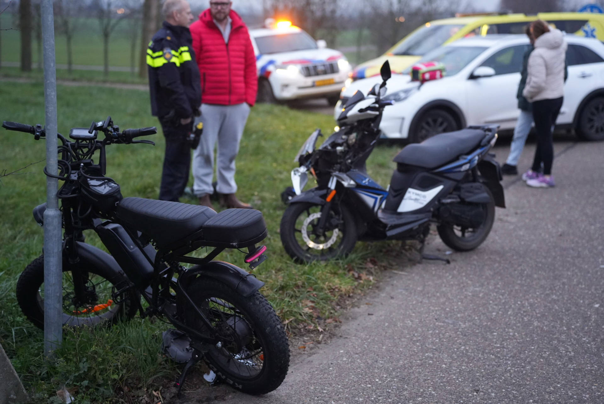Fatbiker en scooterrijder botsen frontaal op elkaar, gewonde naar het ziekenhuis
