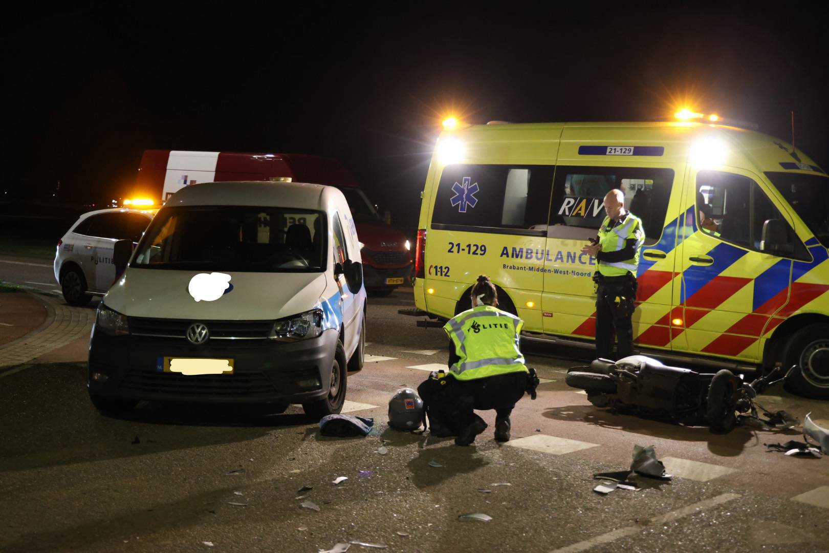 Scooterrijder gewond na aanrijding met afslaande auto