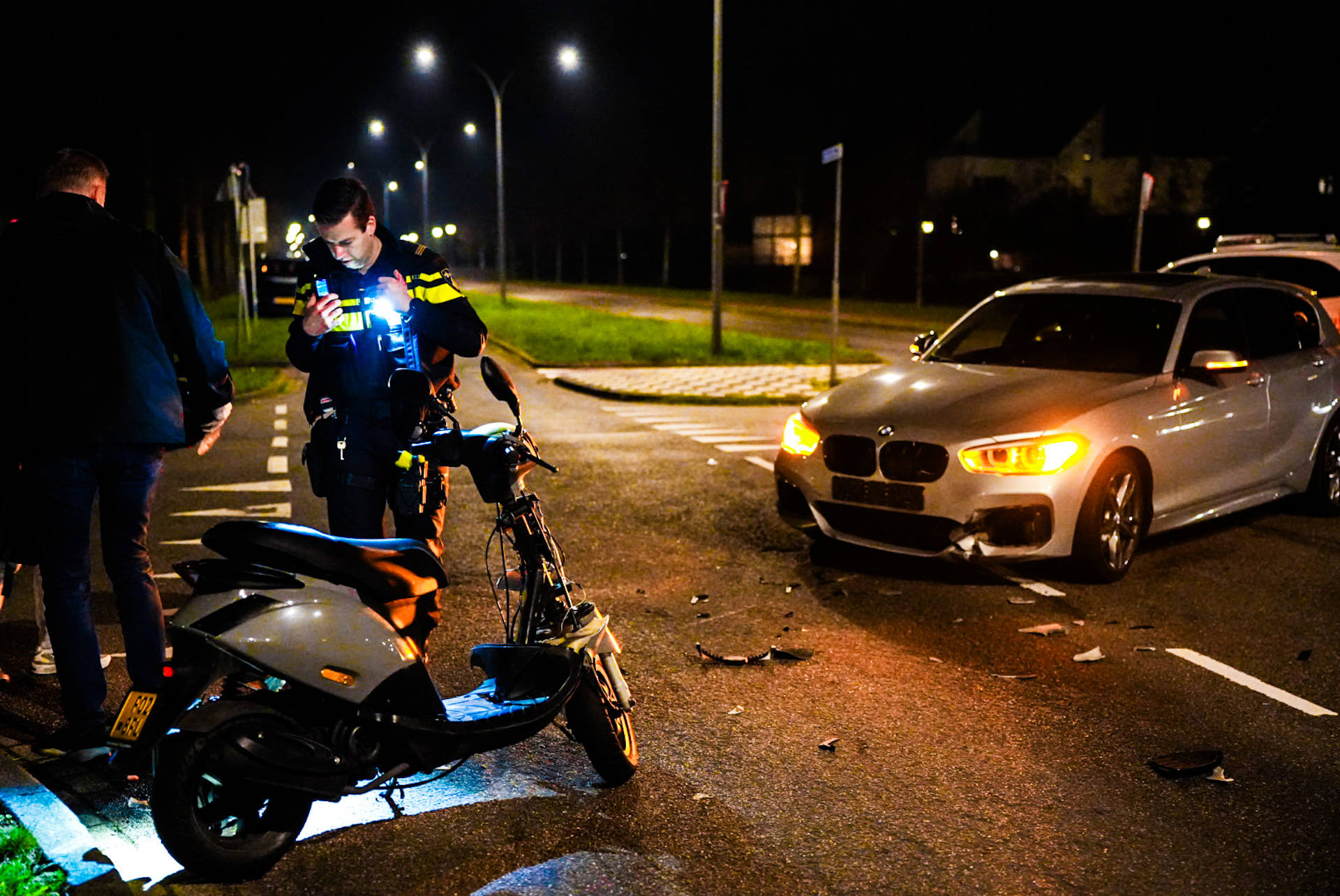 Scooterrijder gewond na aanrijding met auto