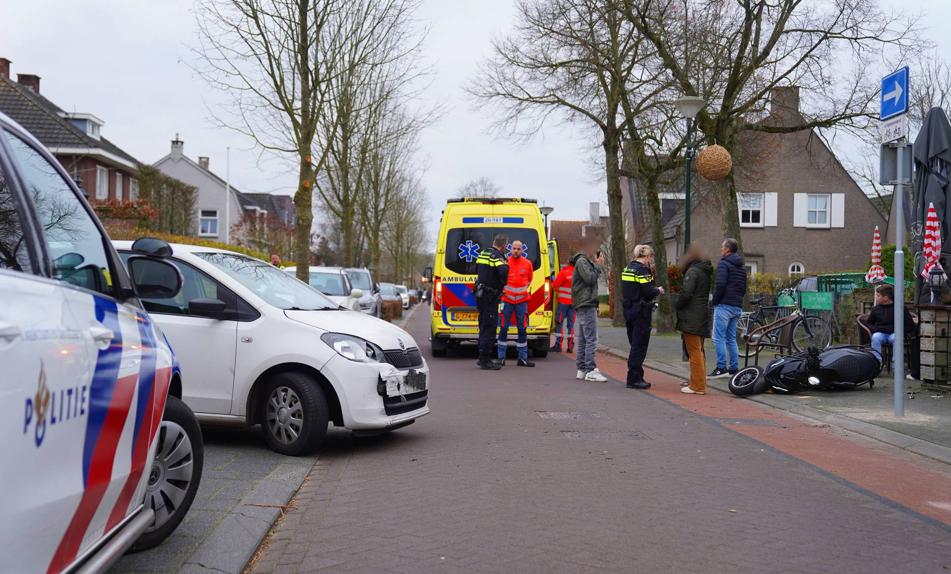 Twee gewonden bij aanrijding tussen auto en scooter