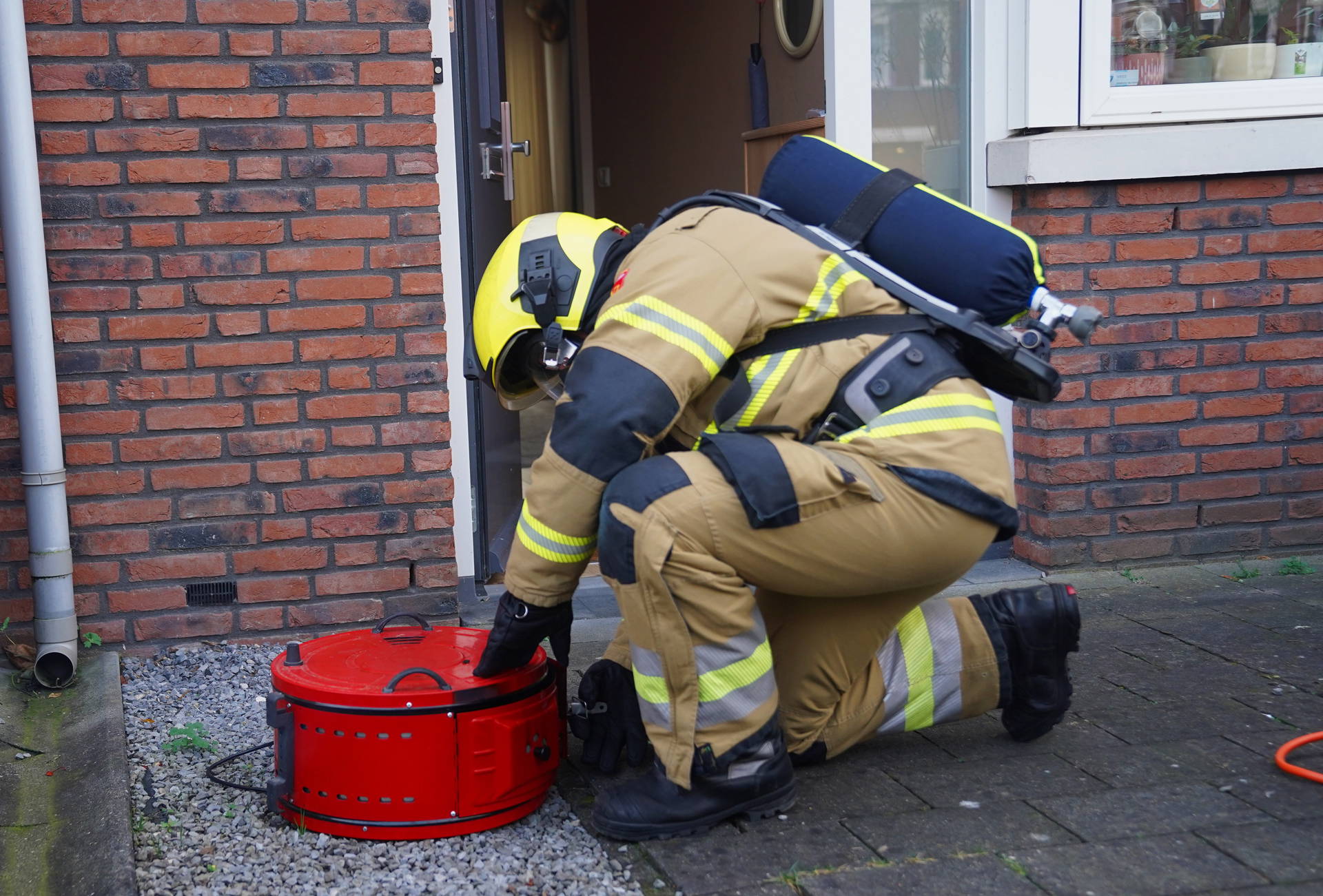 Brandweer rukt uit vanwege rookontwikkeling door verbrande aardappeltjes