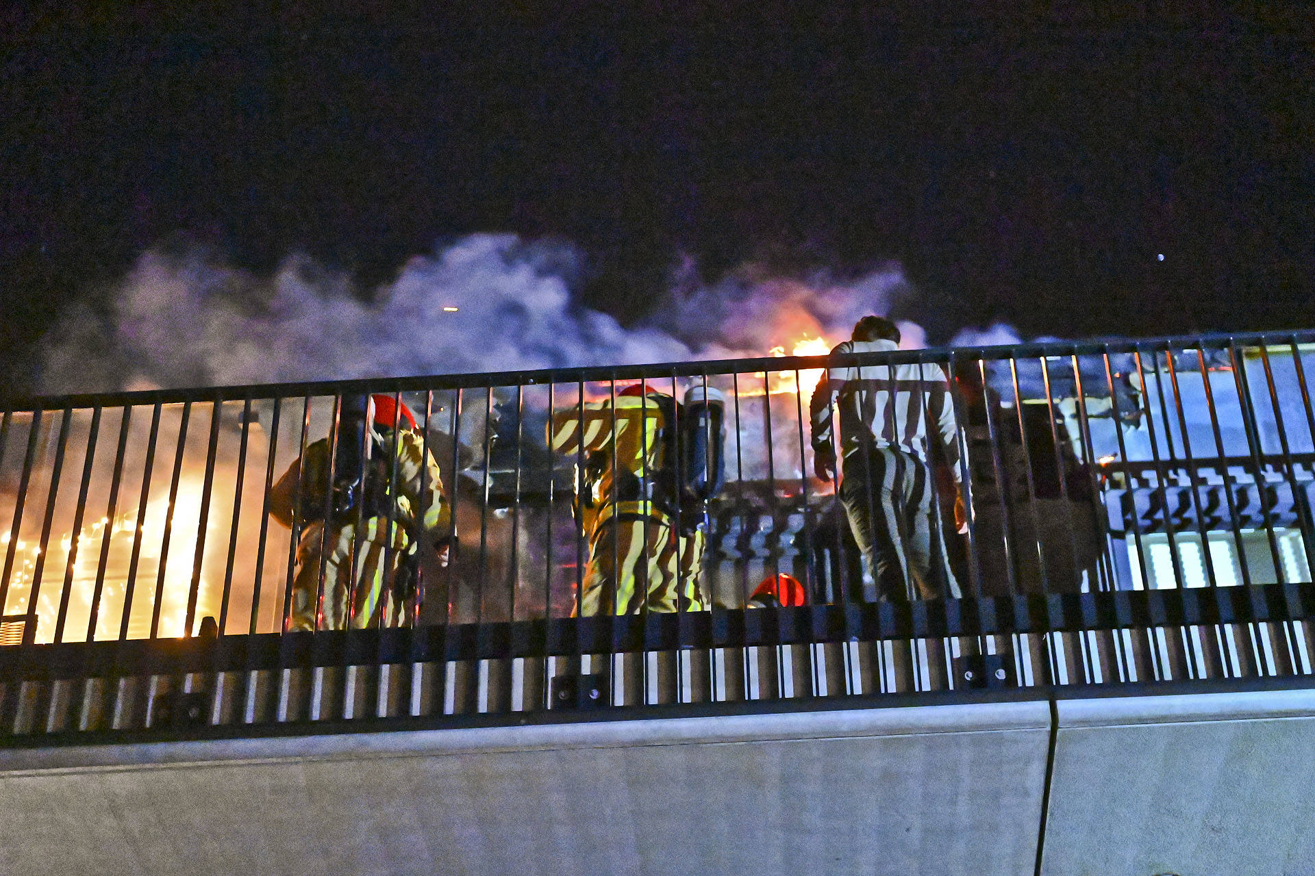 Kerstdiner ruw verstoord door felle woningbrand