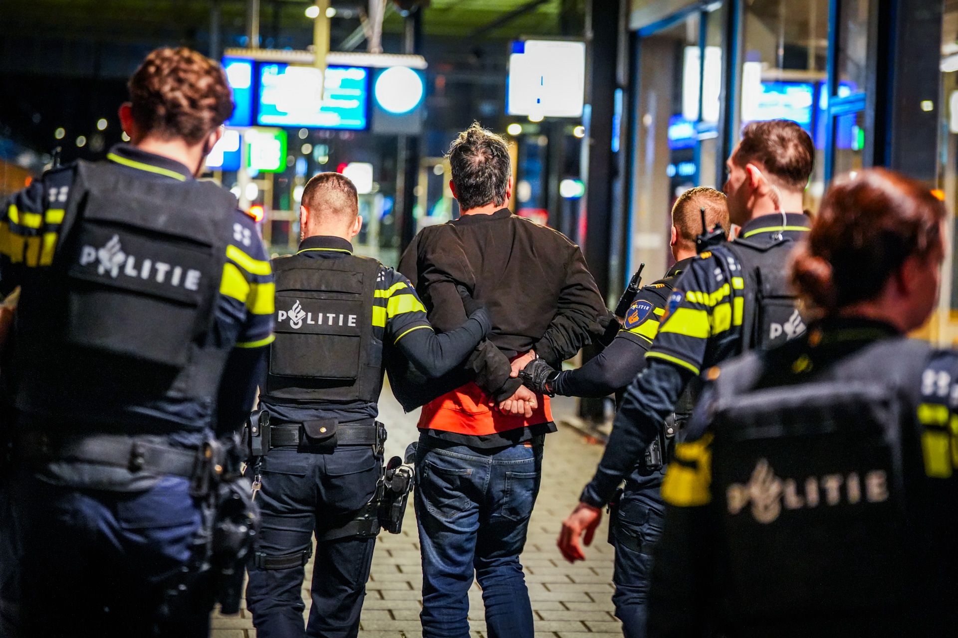Trein en deel van station ontruimd na bommelding, man aangehouden