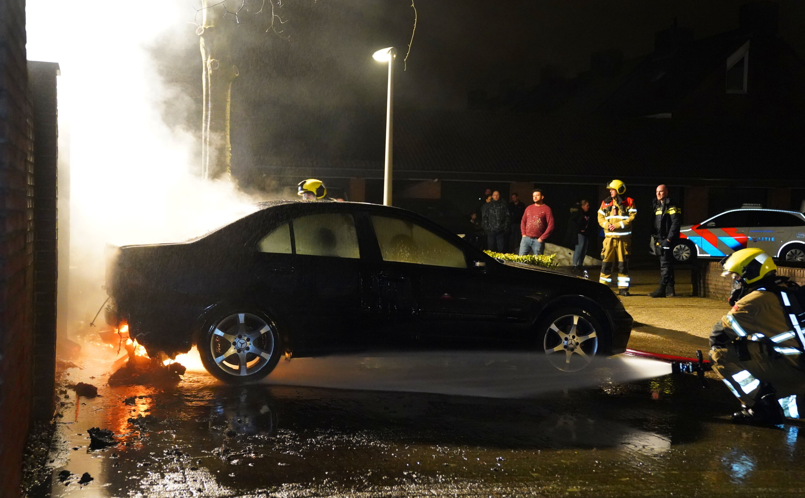 Veel schade aan auto door brand, vermoedelijk brandstichting
