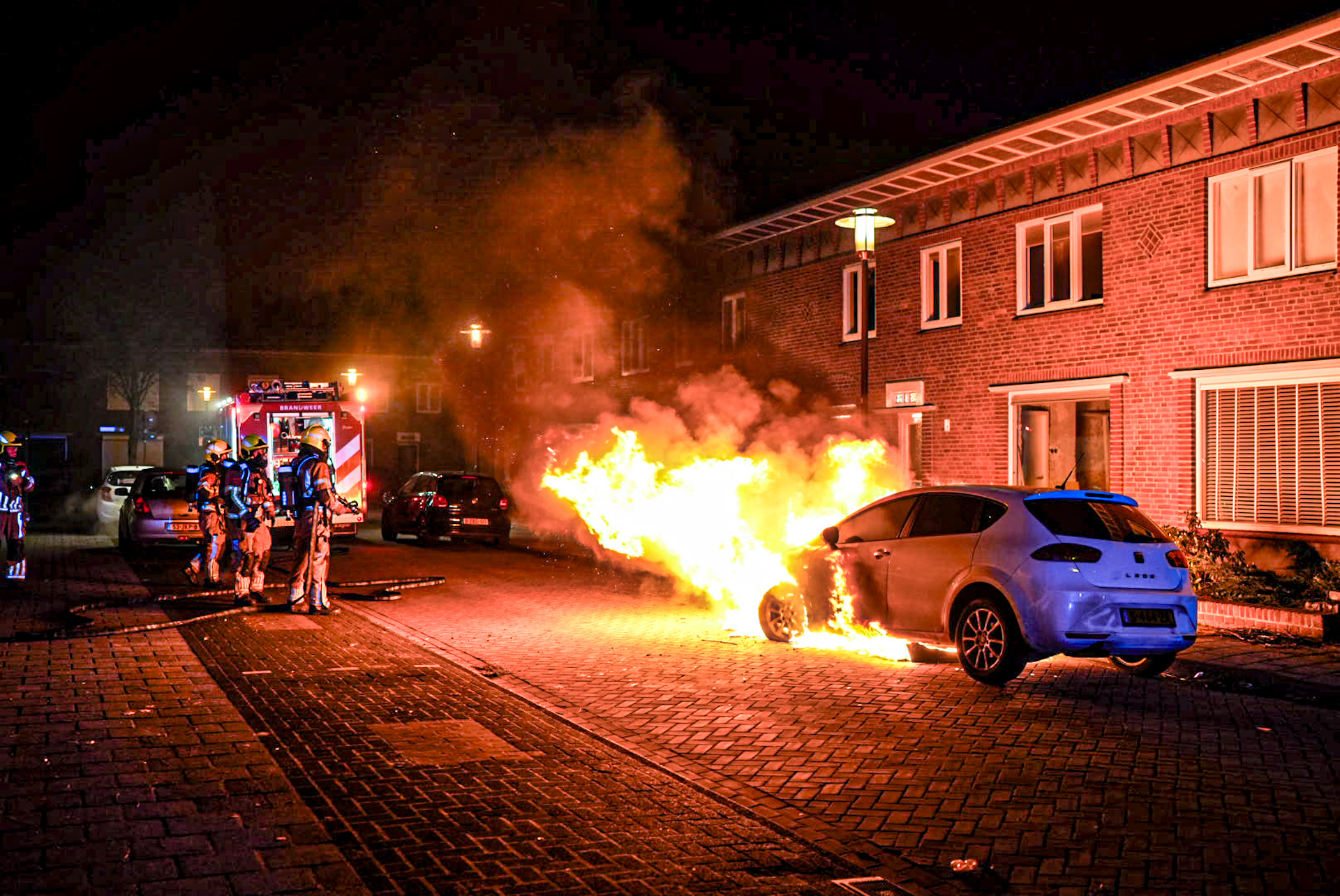 Derde nachtelijke autobrand in week tijd in Waalwijk