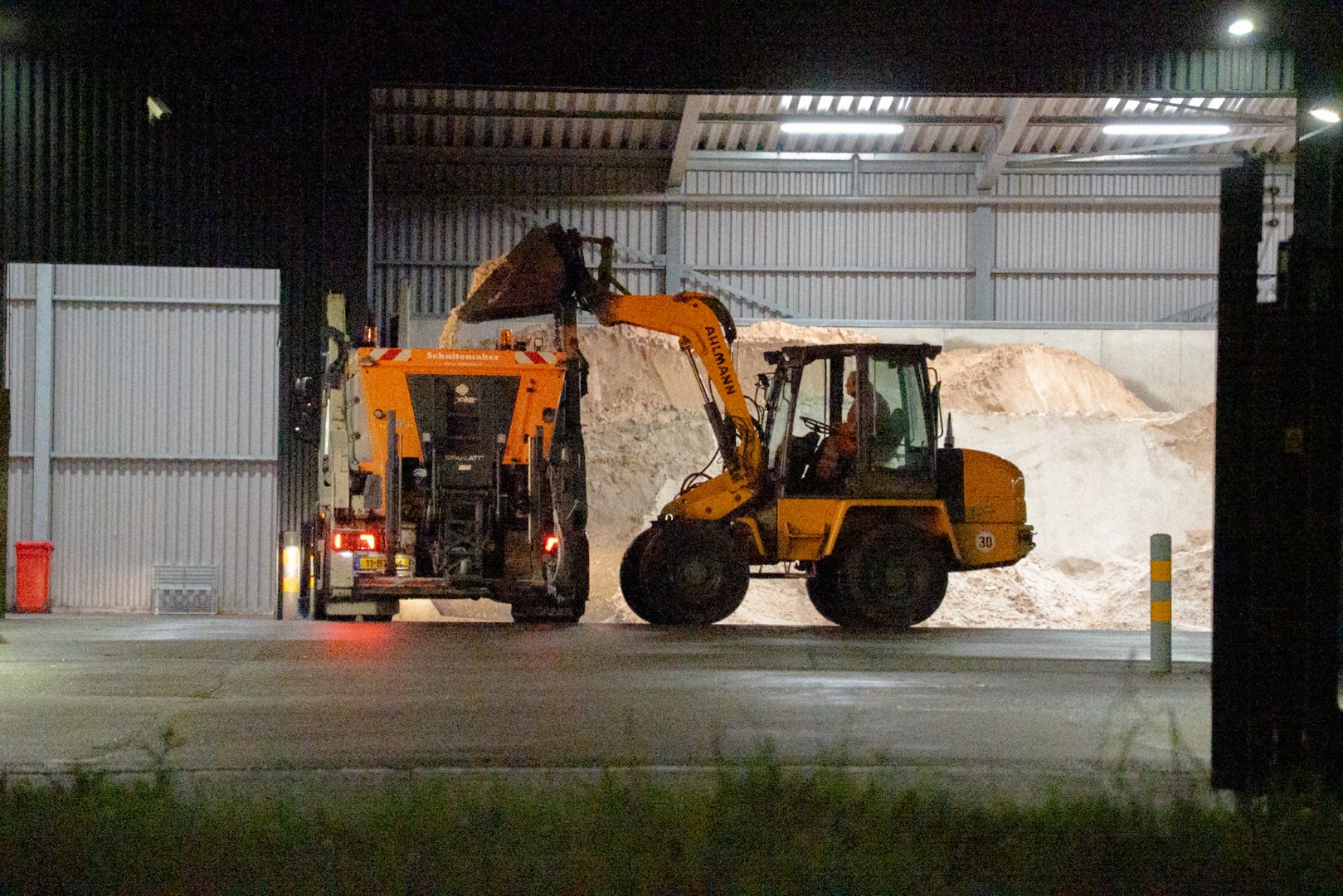 Rijkswaterstaat waarschuwt voor landelijke gladheid door sneeuw en bevriezing