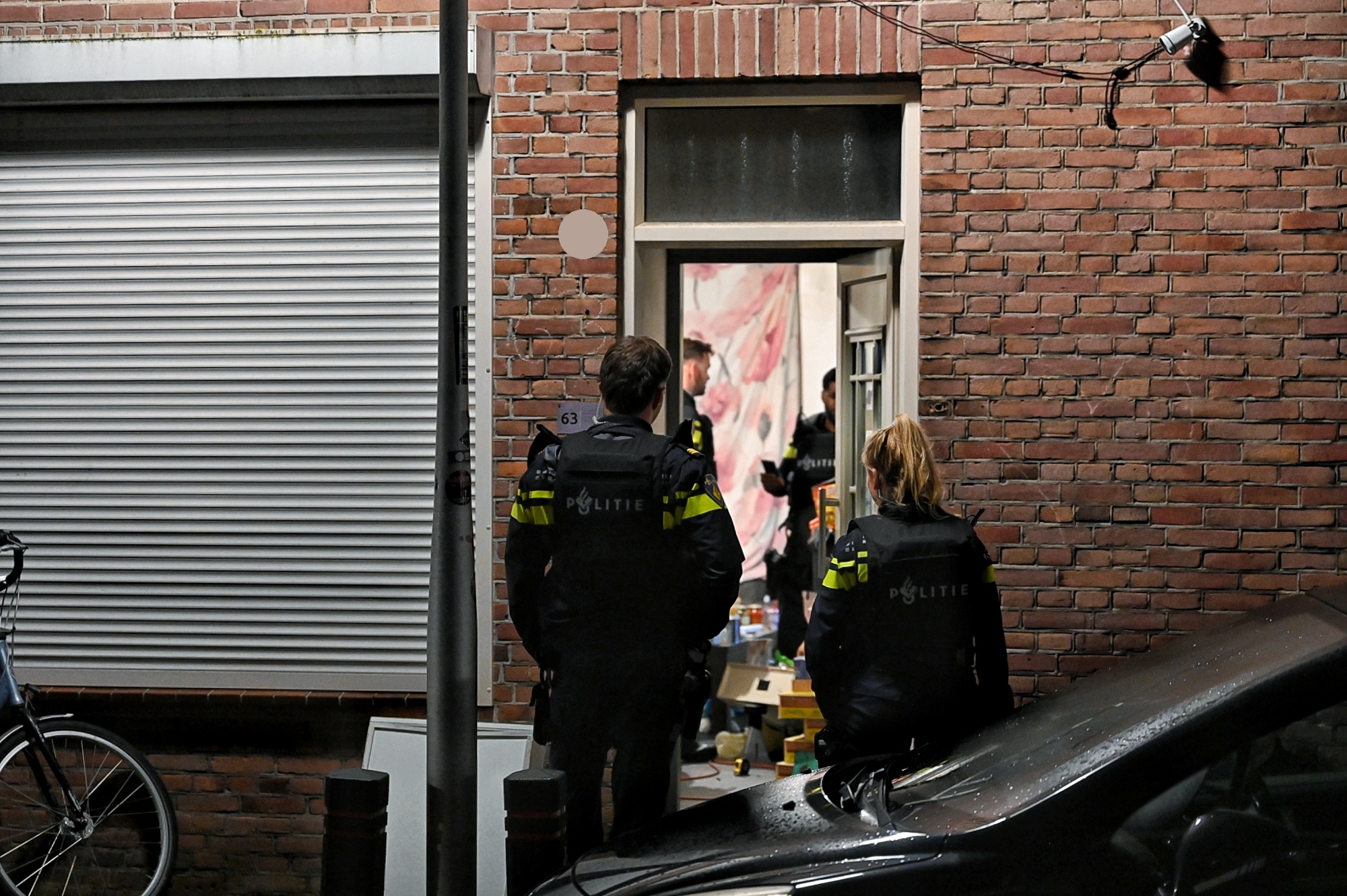 Man loopt schotwond op in woning