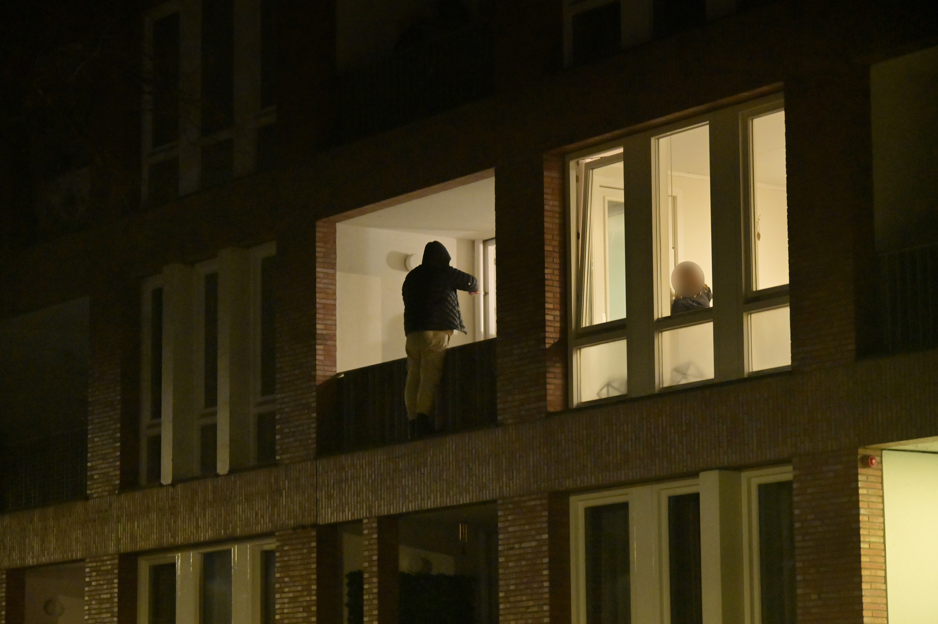 Hulpdiensten uren bezig met overlast gevende man