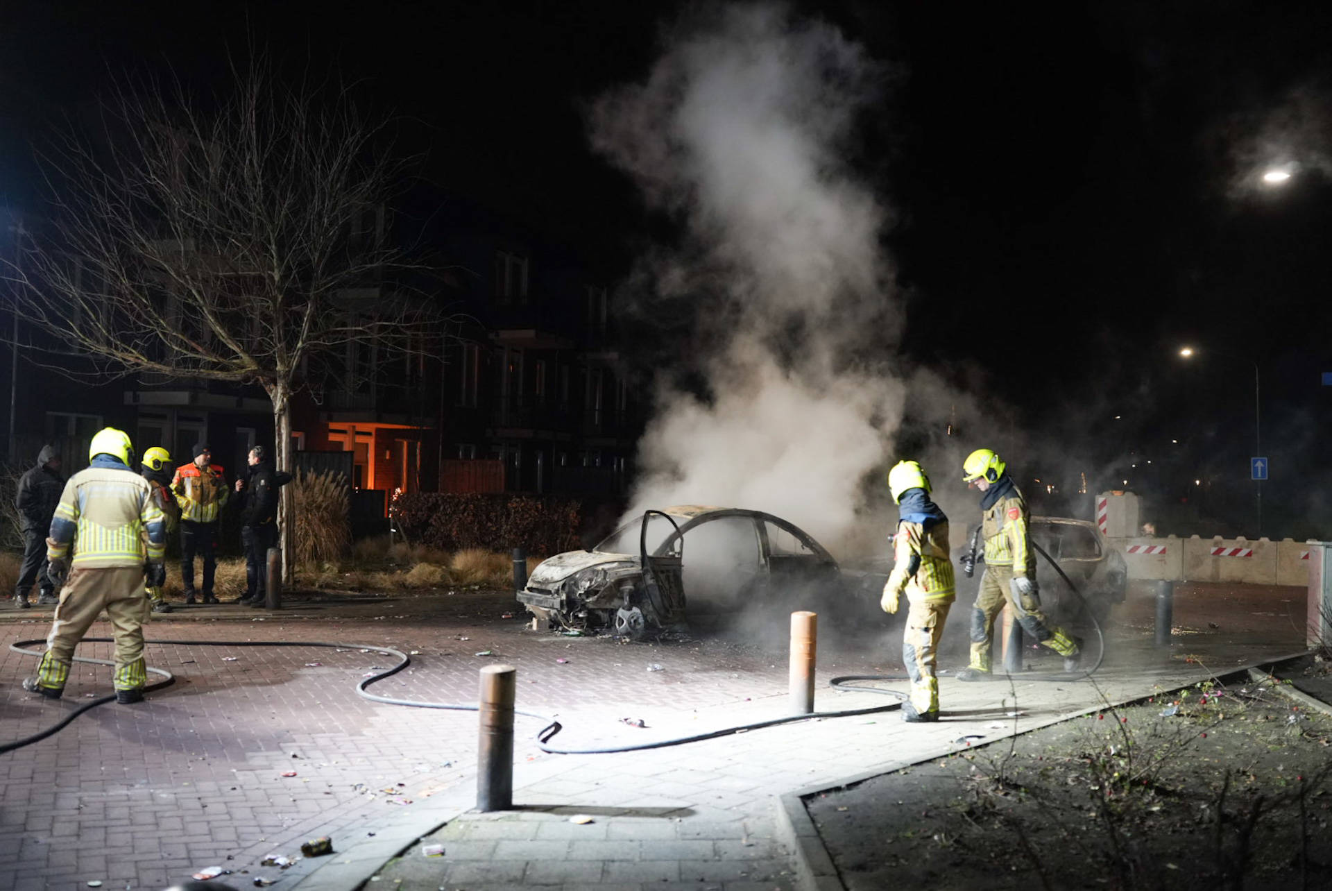 Rustige Oud en Nieuwnacht in Veen: slechts twee autowrakken in brand