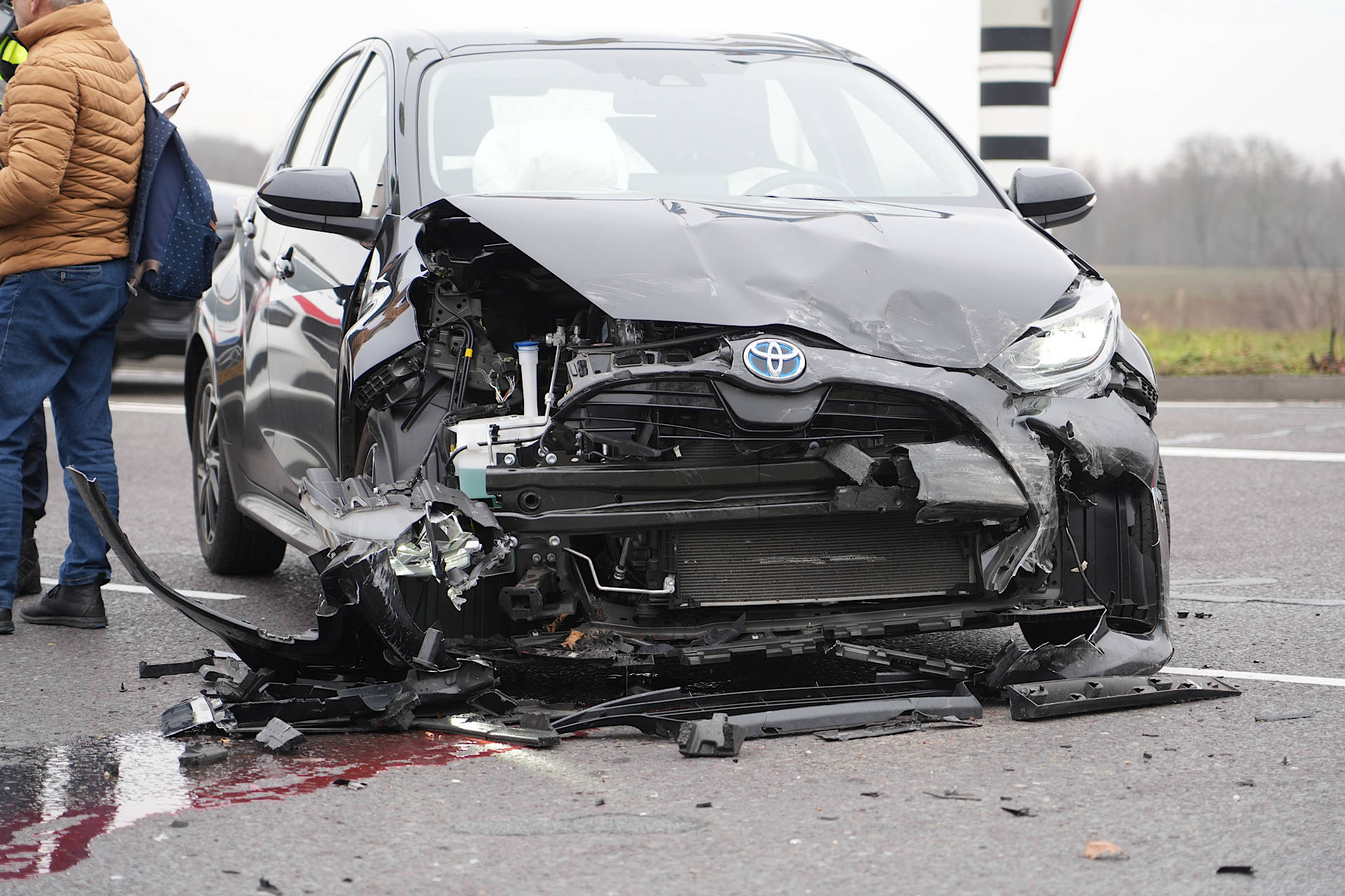 Twee auto’s botsen bij oprit snelweg door defecte stoplichten