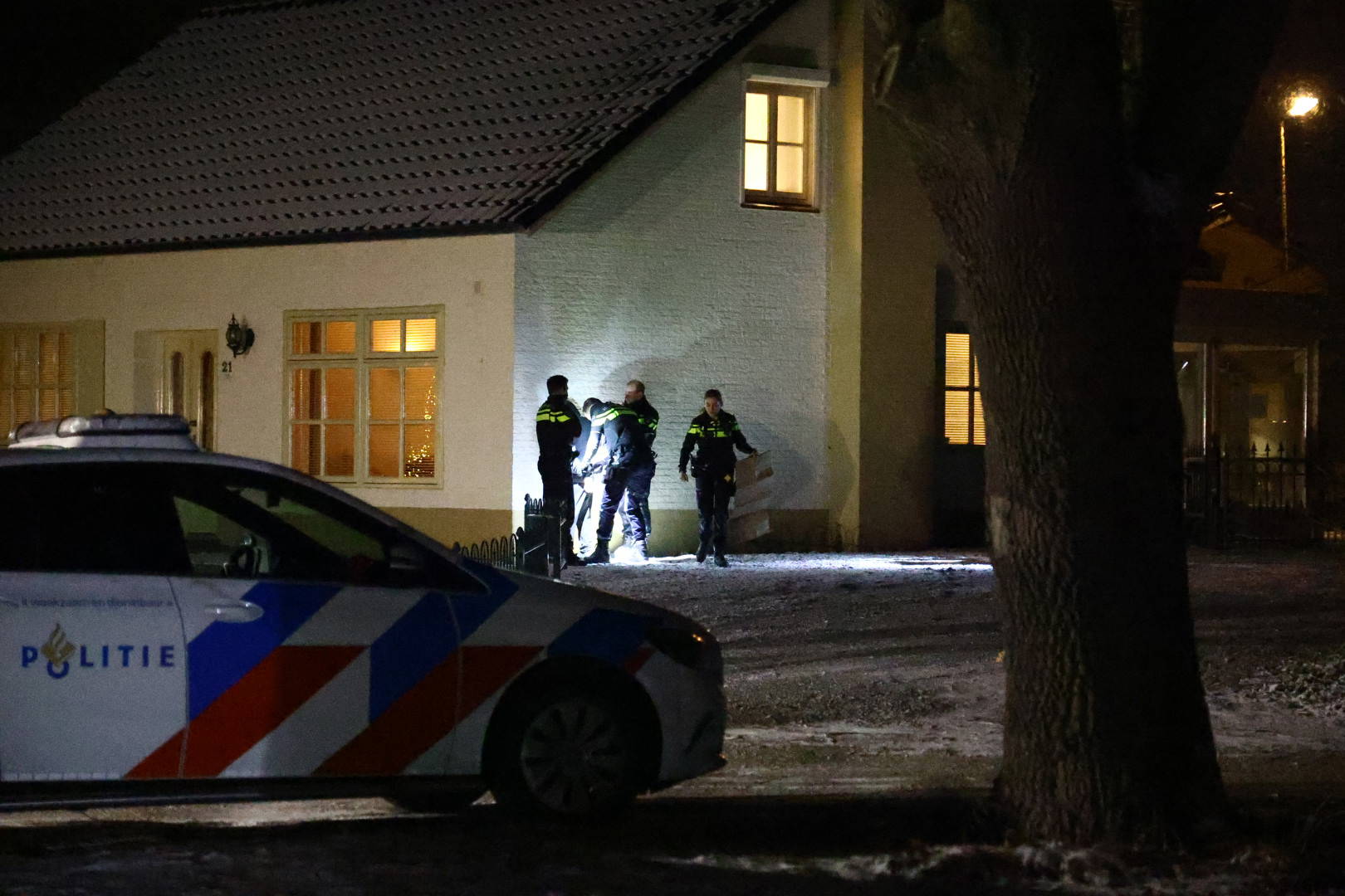 Steekincident in woning, één persoon aangehouden