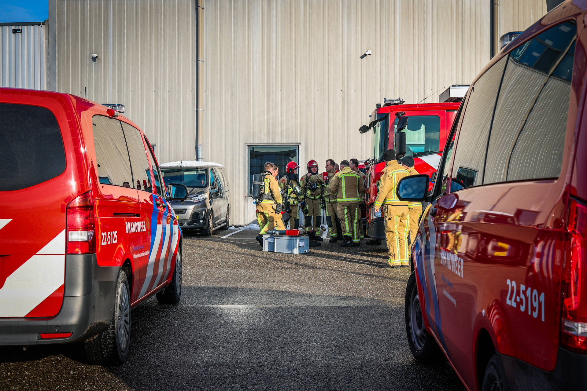 Bedrijf ontruimd na lekkage van onbekende stof