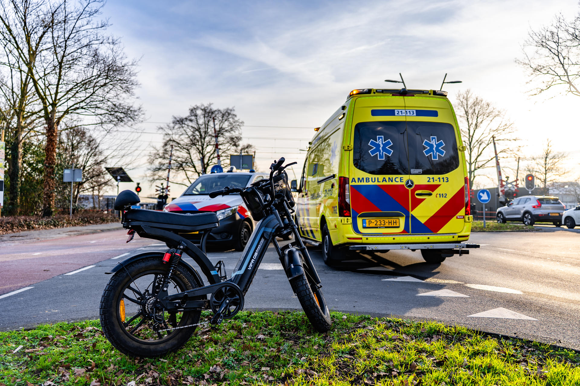 Auto rijdt door na aanrijding met fatbike