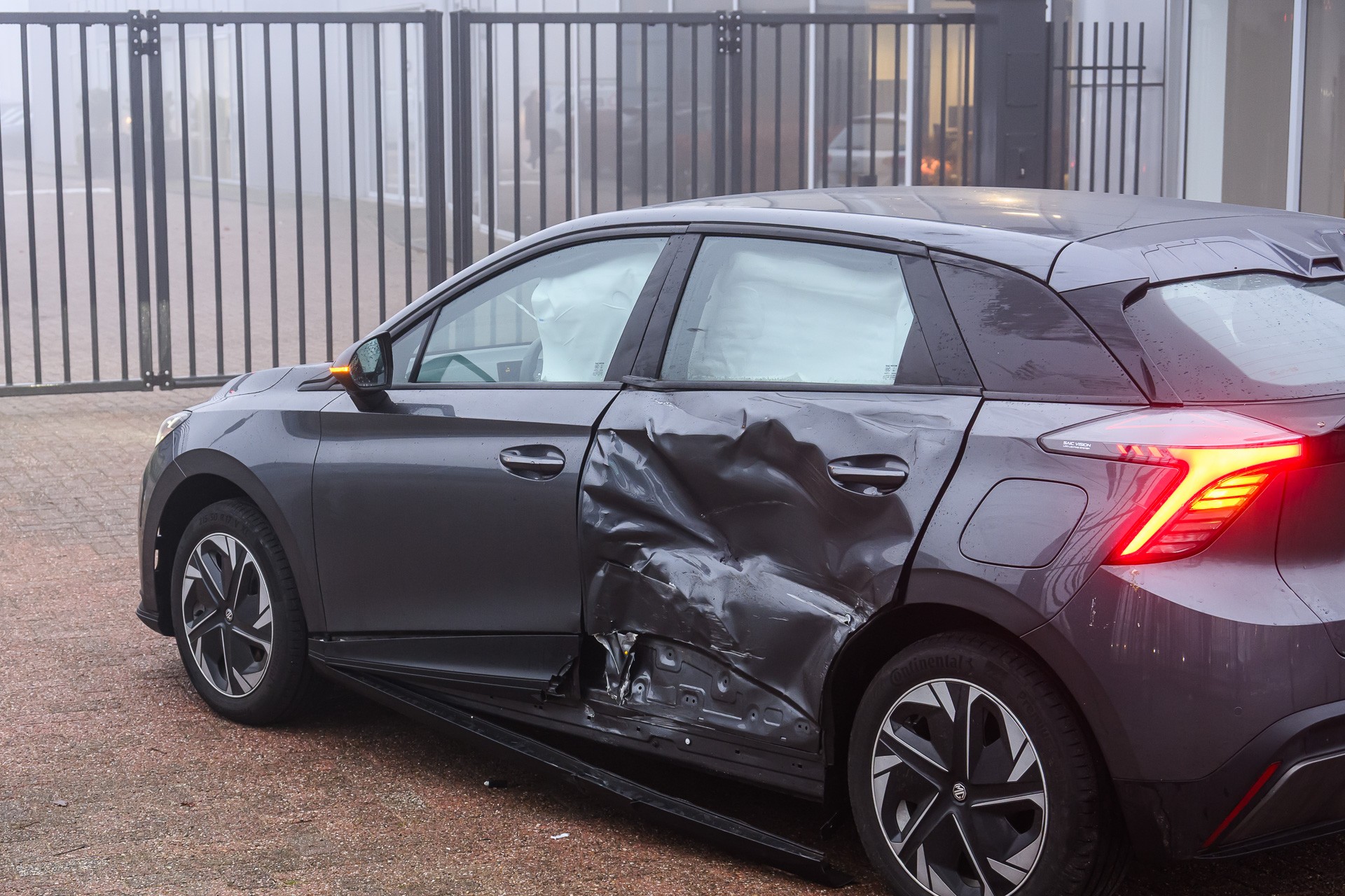 Bromfietser gewond bij botsing met auto