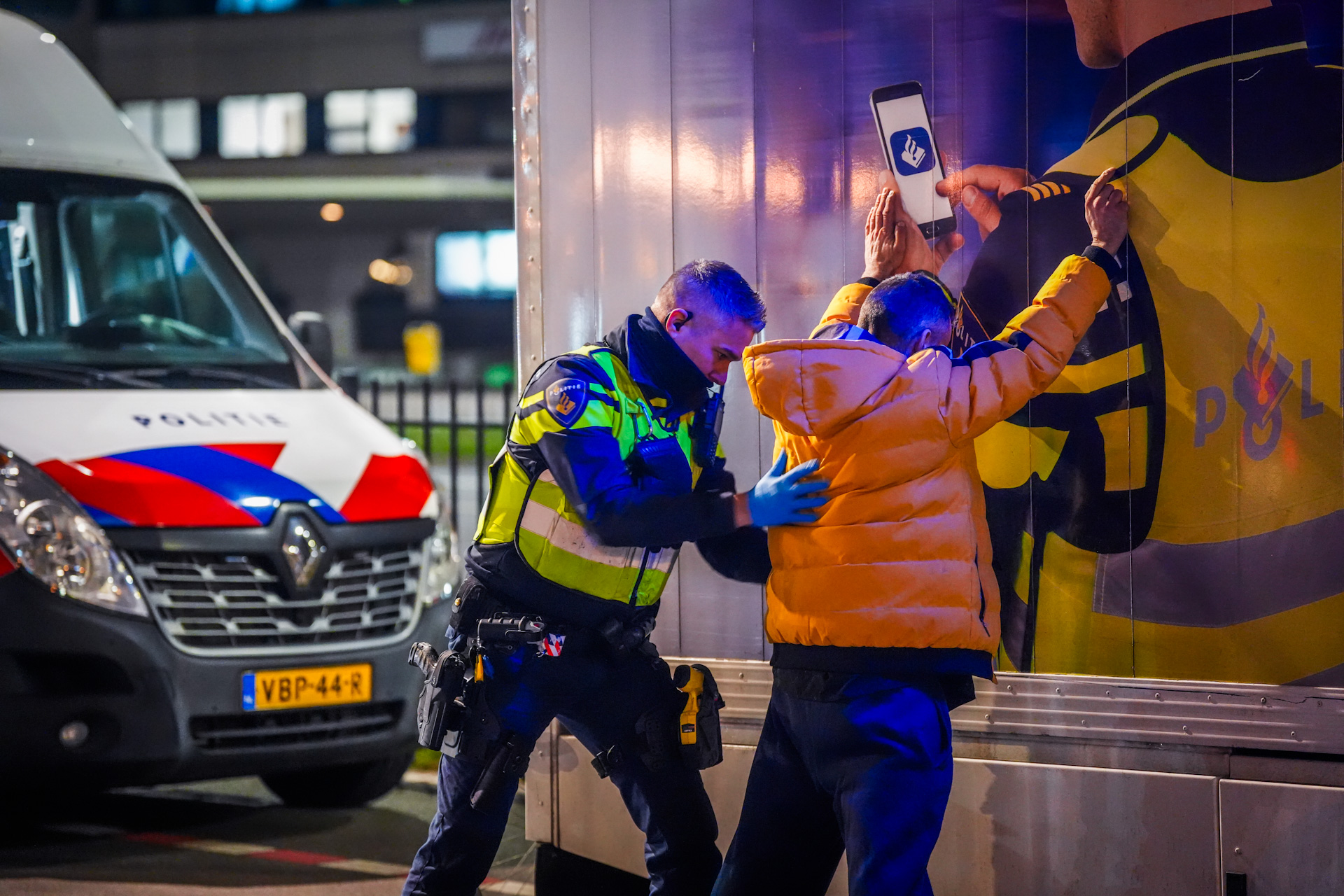 Taxichauffeur onder invloed betrapt met acht passagiers in auto