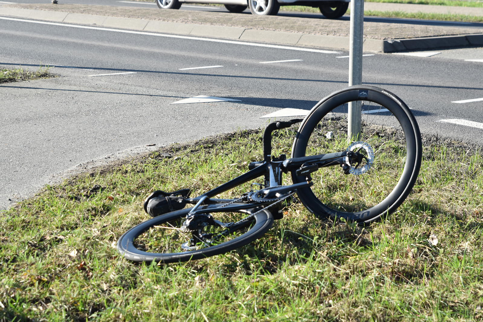 Wielrenner gewond na aanrijding met auto