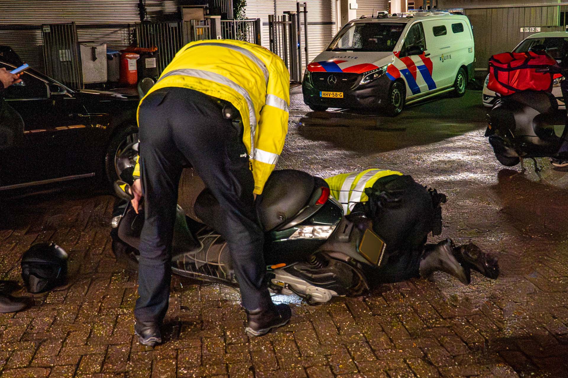 Grote verkeerscontrole in binnenstad door politie en Belastingdienst