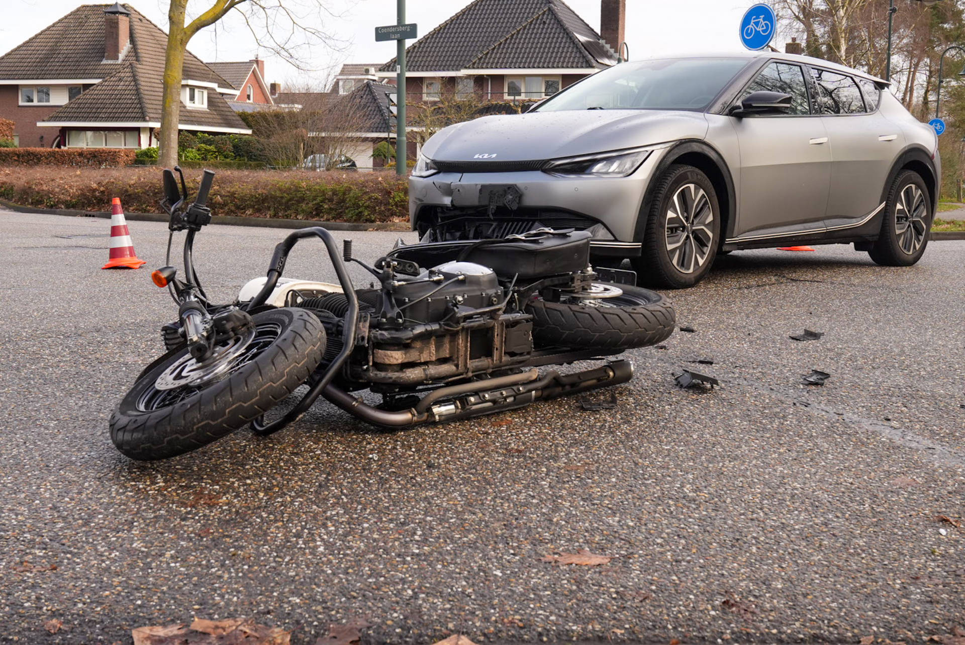 Motorrijdster gewond bij verkeersongeval