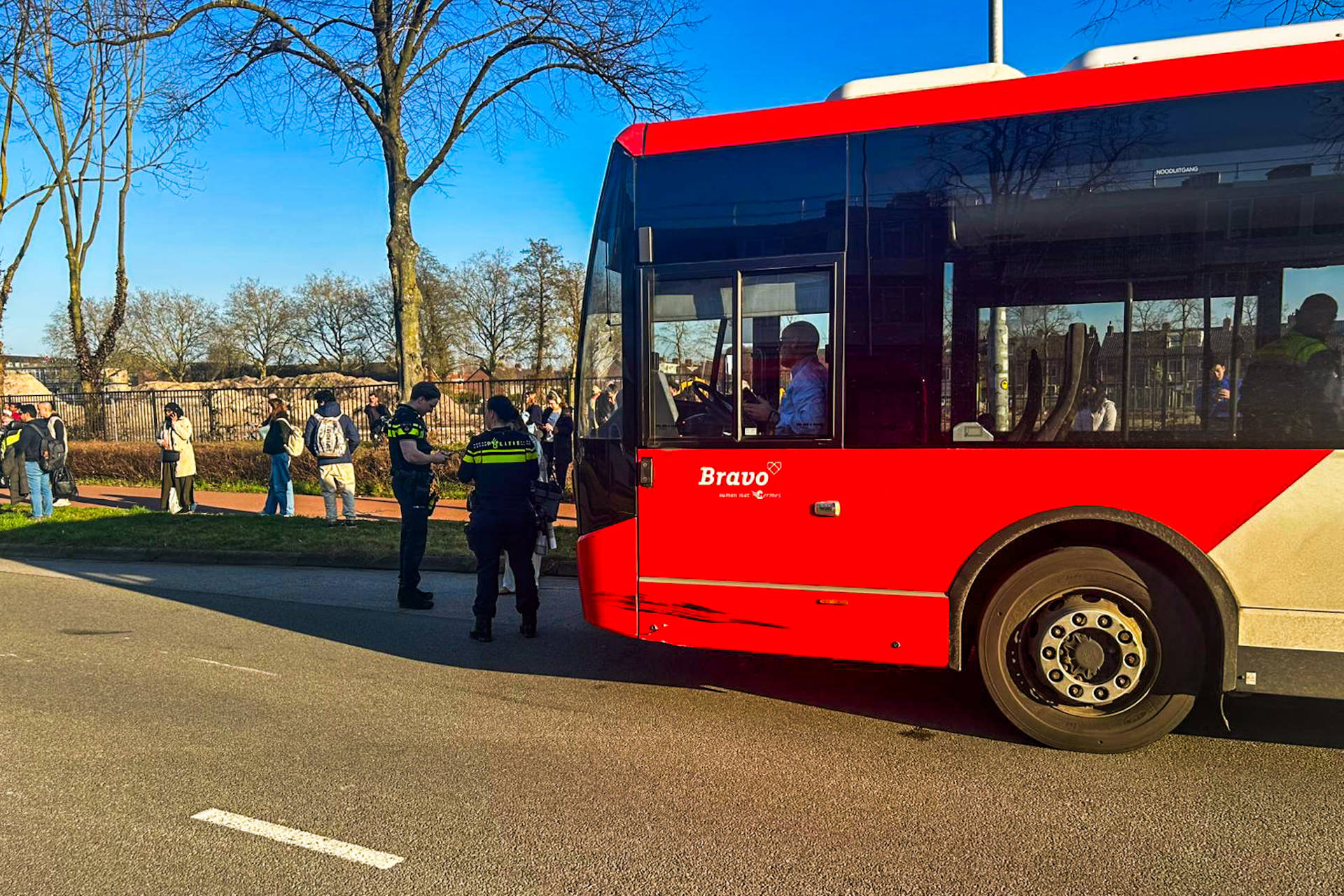Motorrijder gewond na botsing met stadsbus