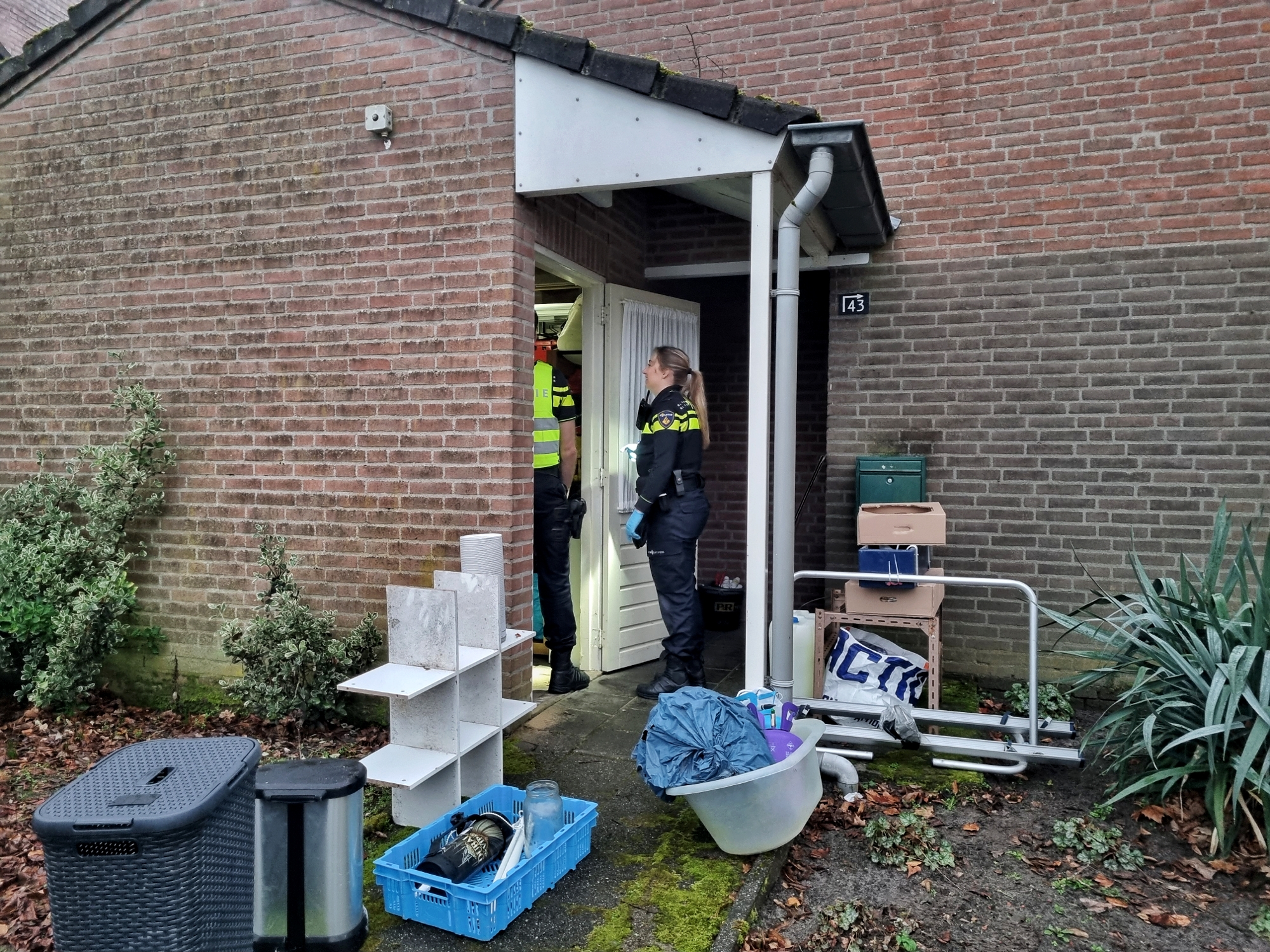 Politie treft hennepkwekerij aan in pand