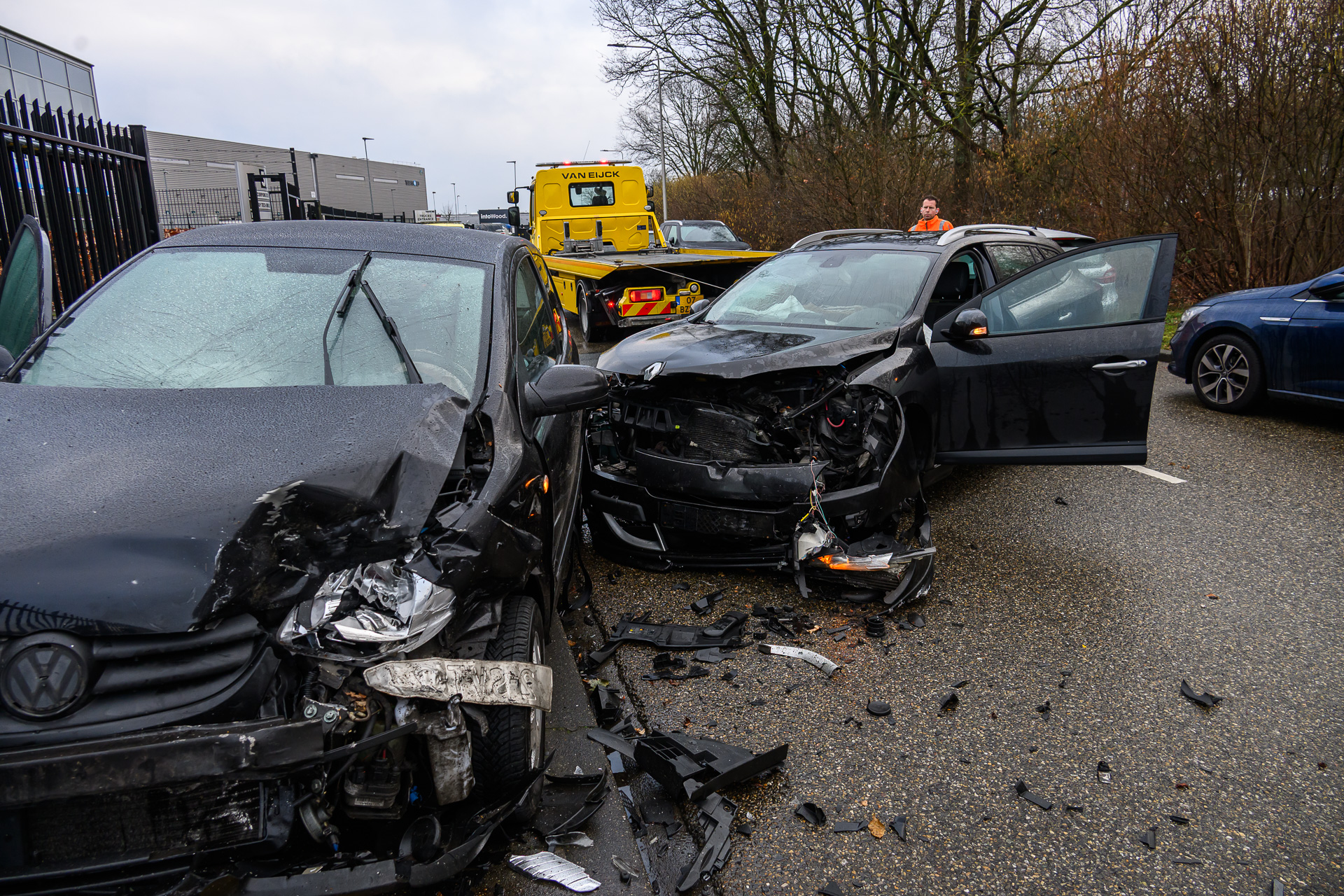 Twee auto’s zwaar beschadigd bij botsing