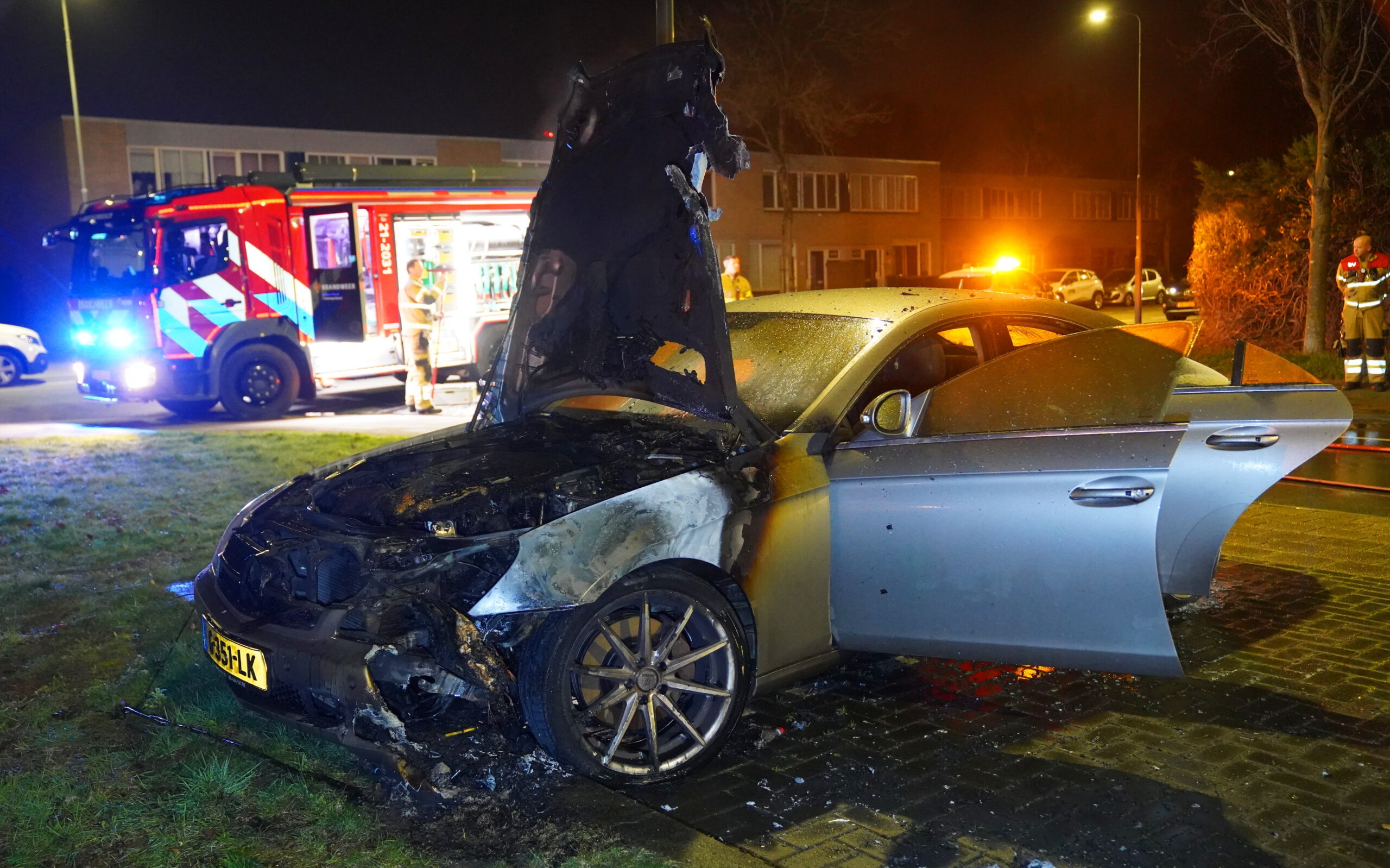 Auto uitgebrand, politie onderzoekt brandstichting