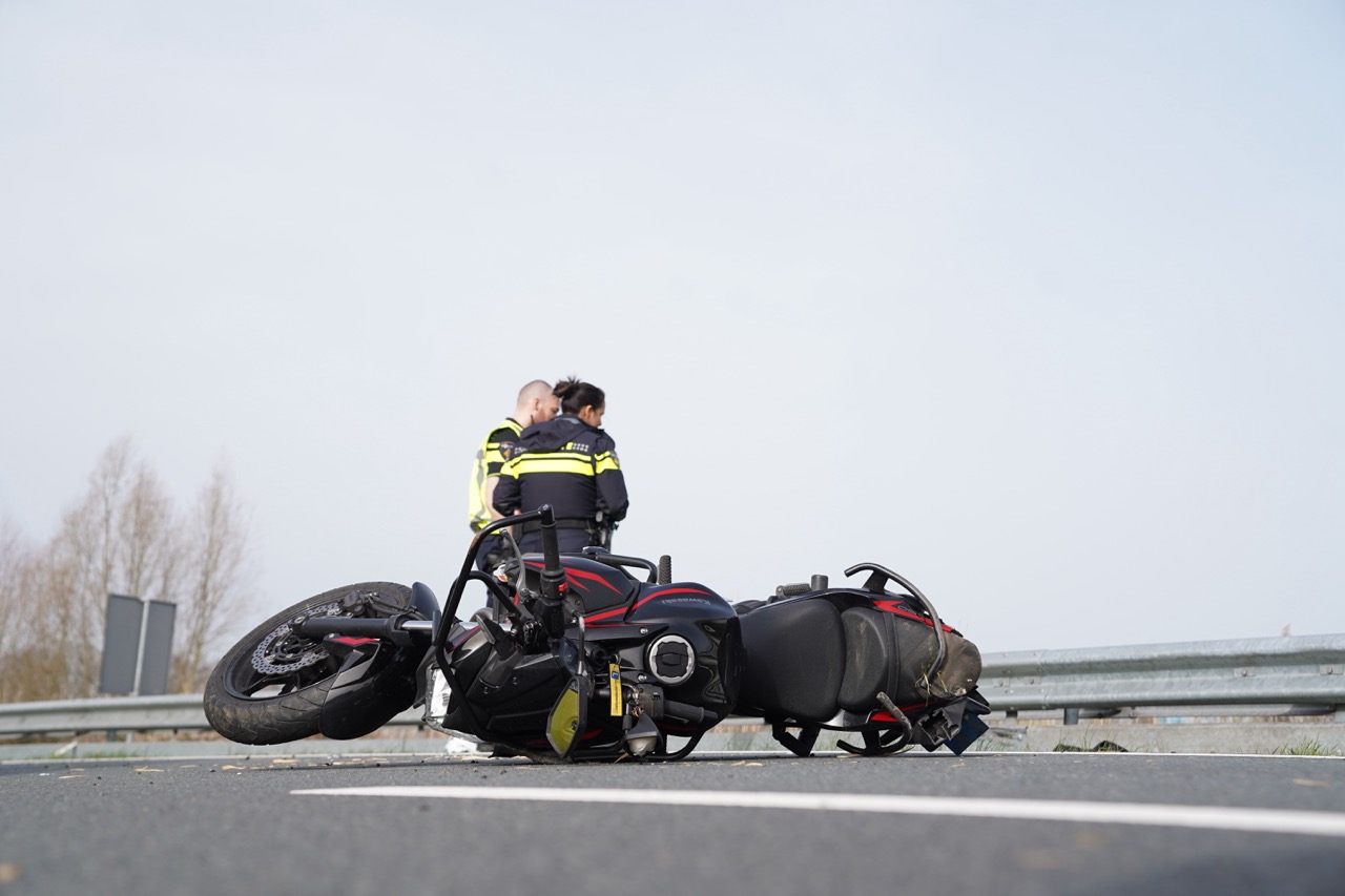 Motorrijder gewond na val tijdens rijles
