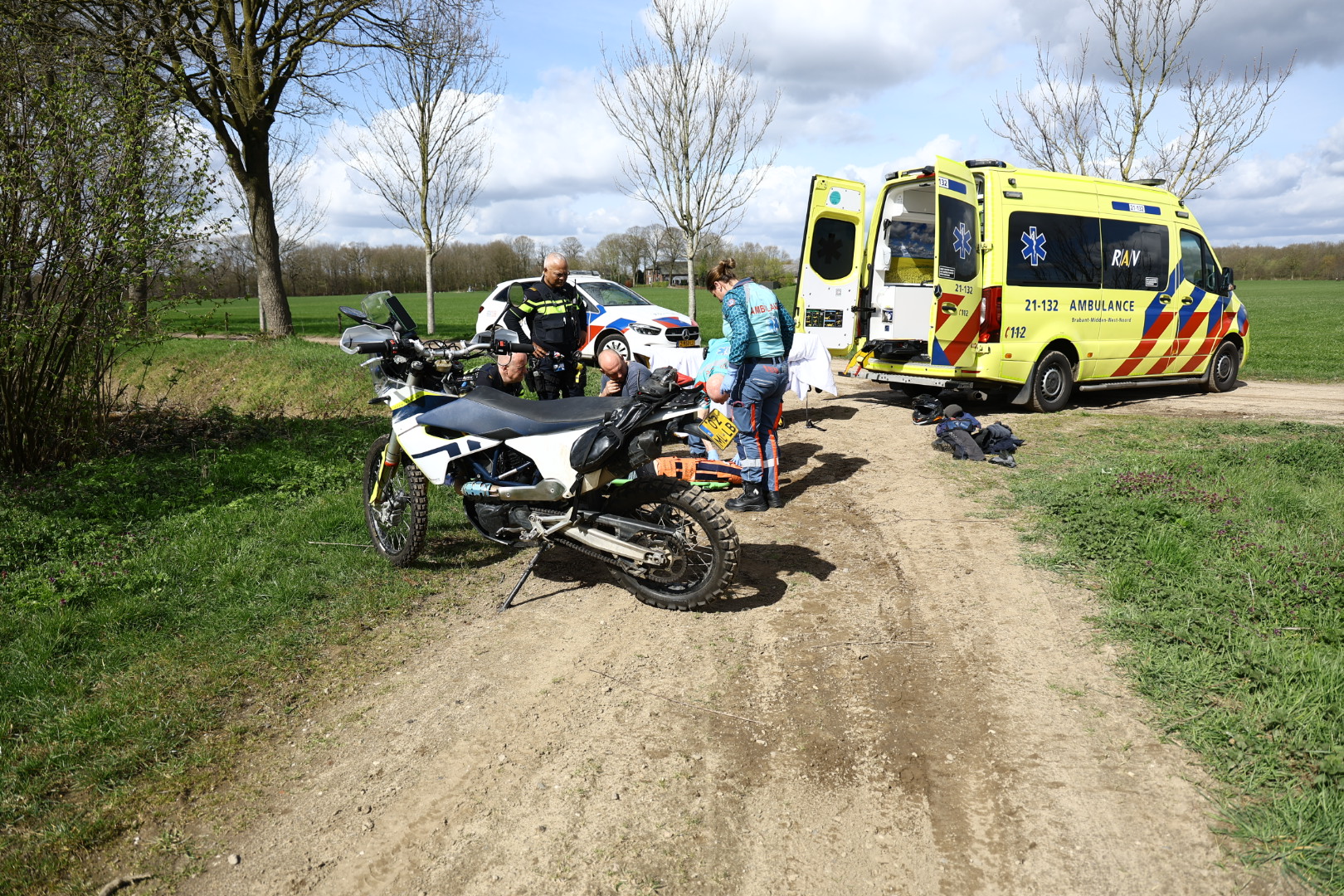 Motorrijder gewond na val op zandpad