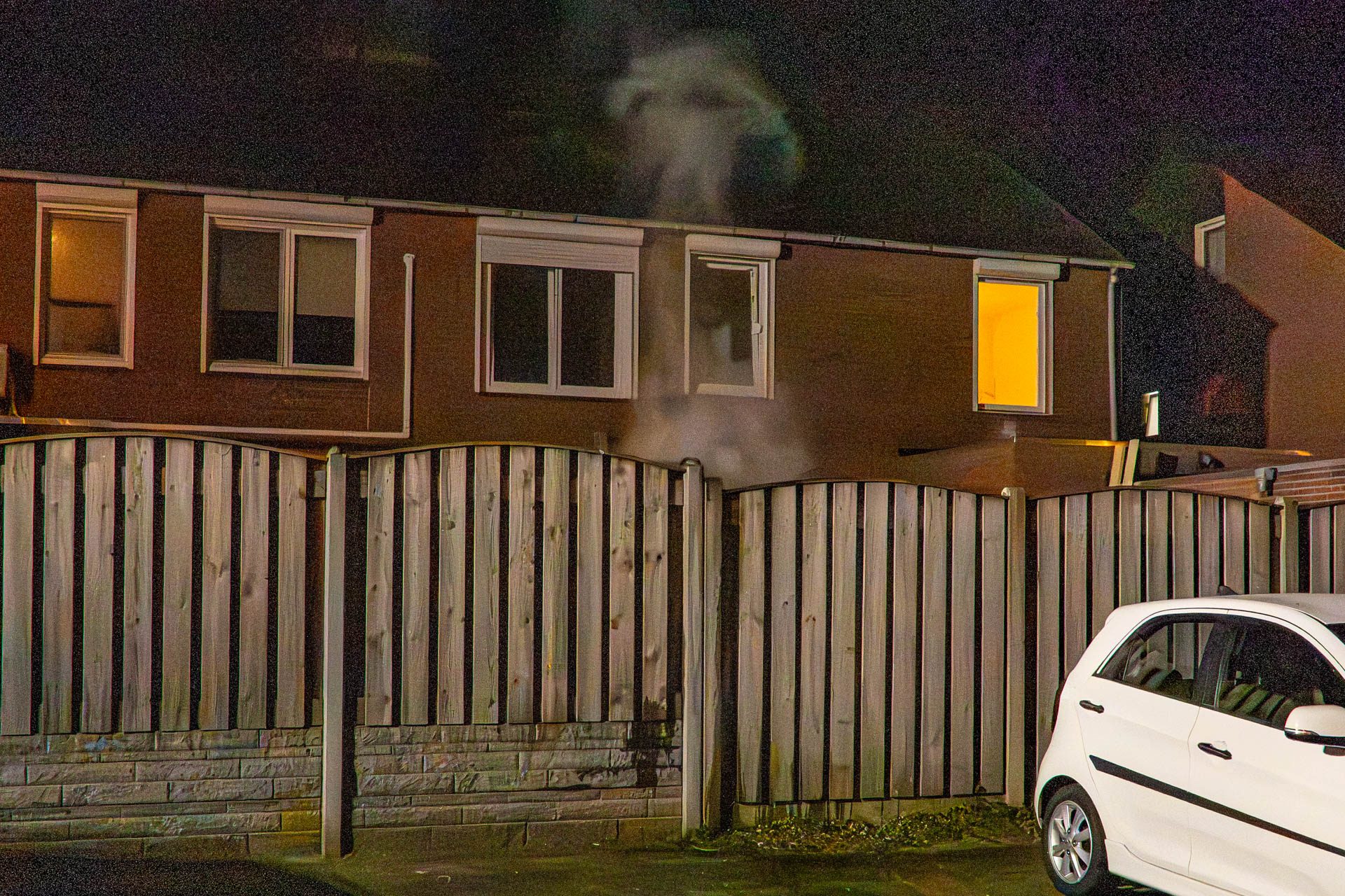 Brand in achtertuin van woning