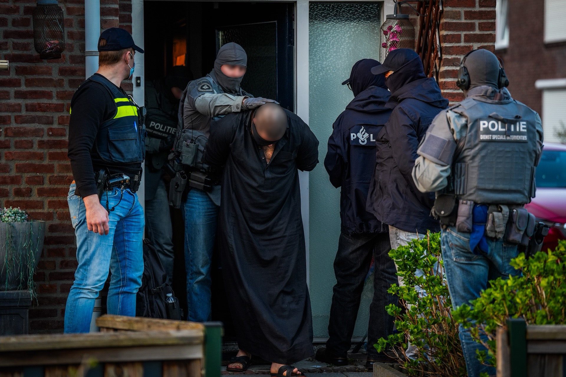 Man (21) opgepakt in terrorismeonderzoek om mogelijke IS-banden