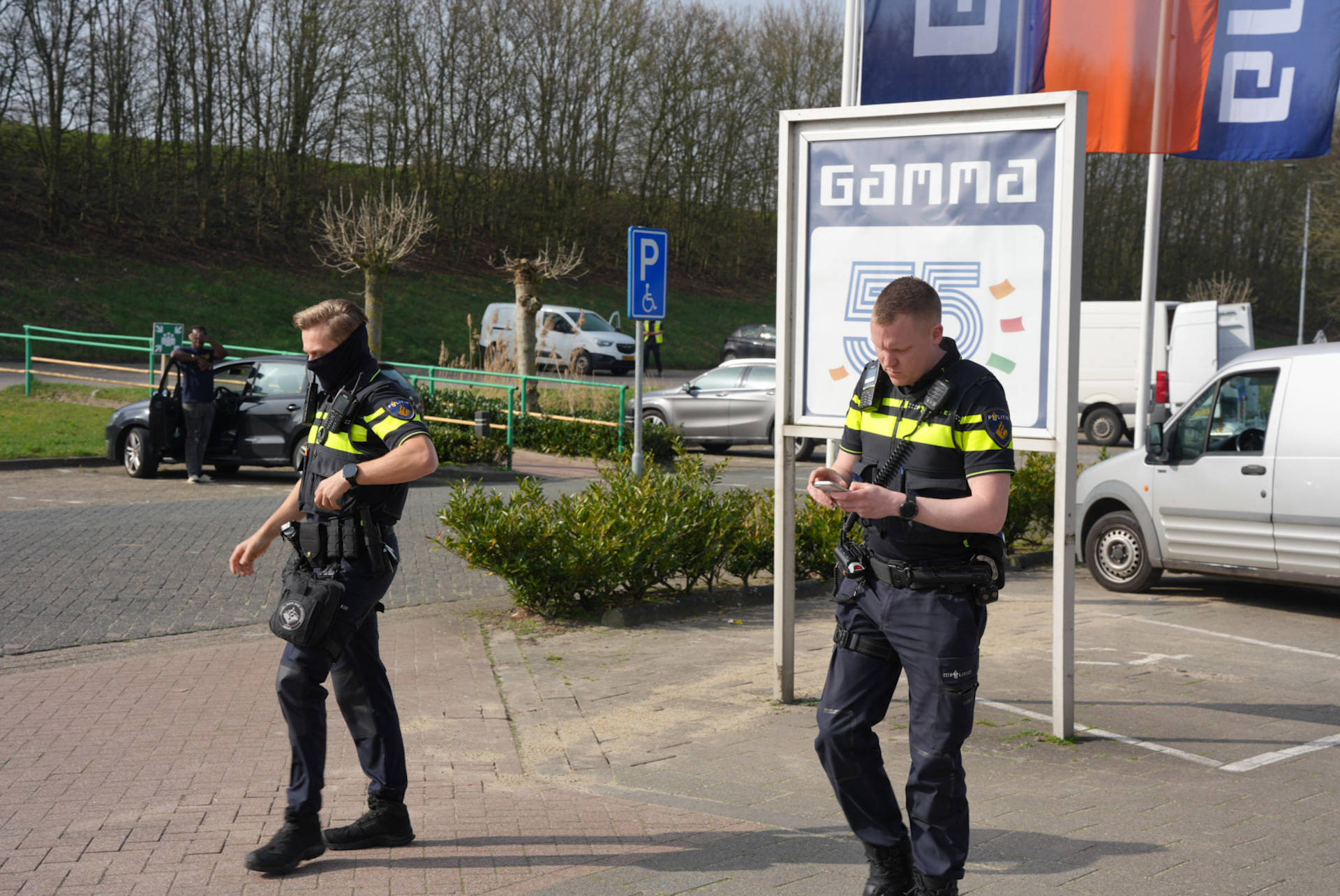 Politie houdt grote zoekactie, ook politiehelikopter ingezet