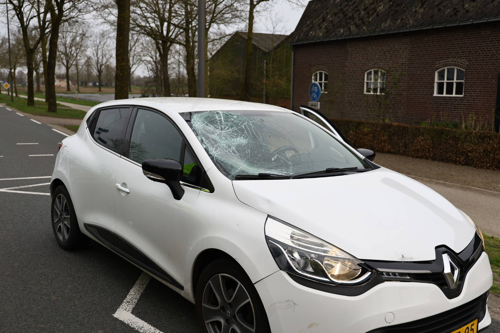 Fietsster gewond na aanrijding met auto bij oversteekpoging