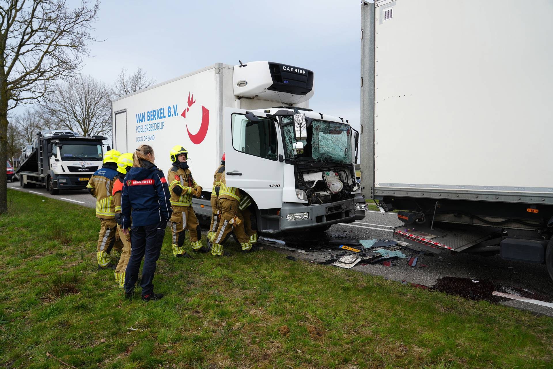 Vrachtwagens komen met elkaar in botsing