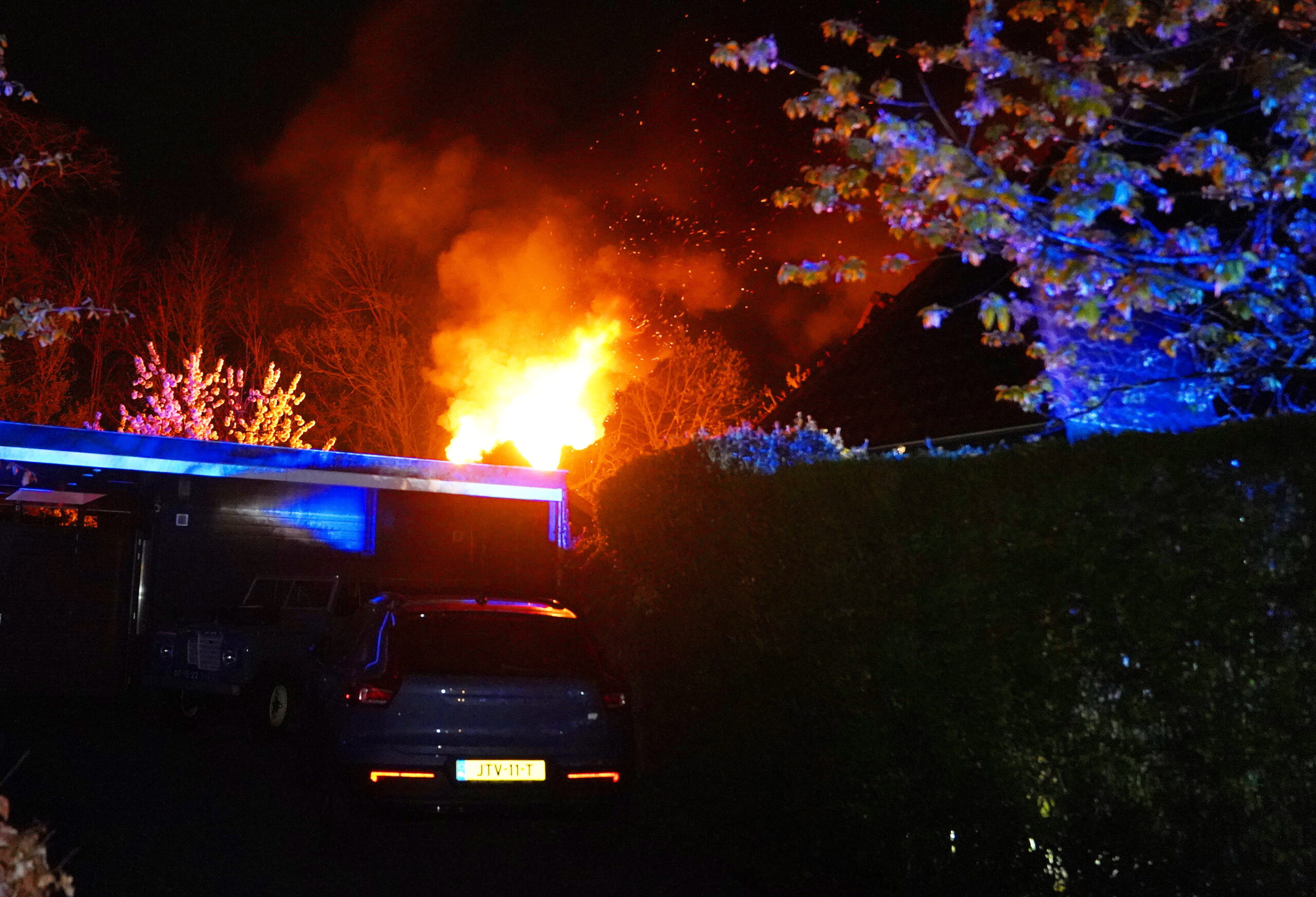 Schuur achter woning volledig uitgebrand