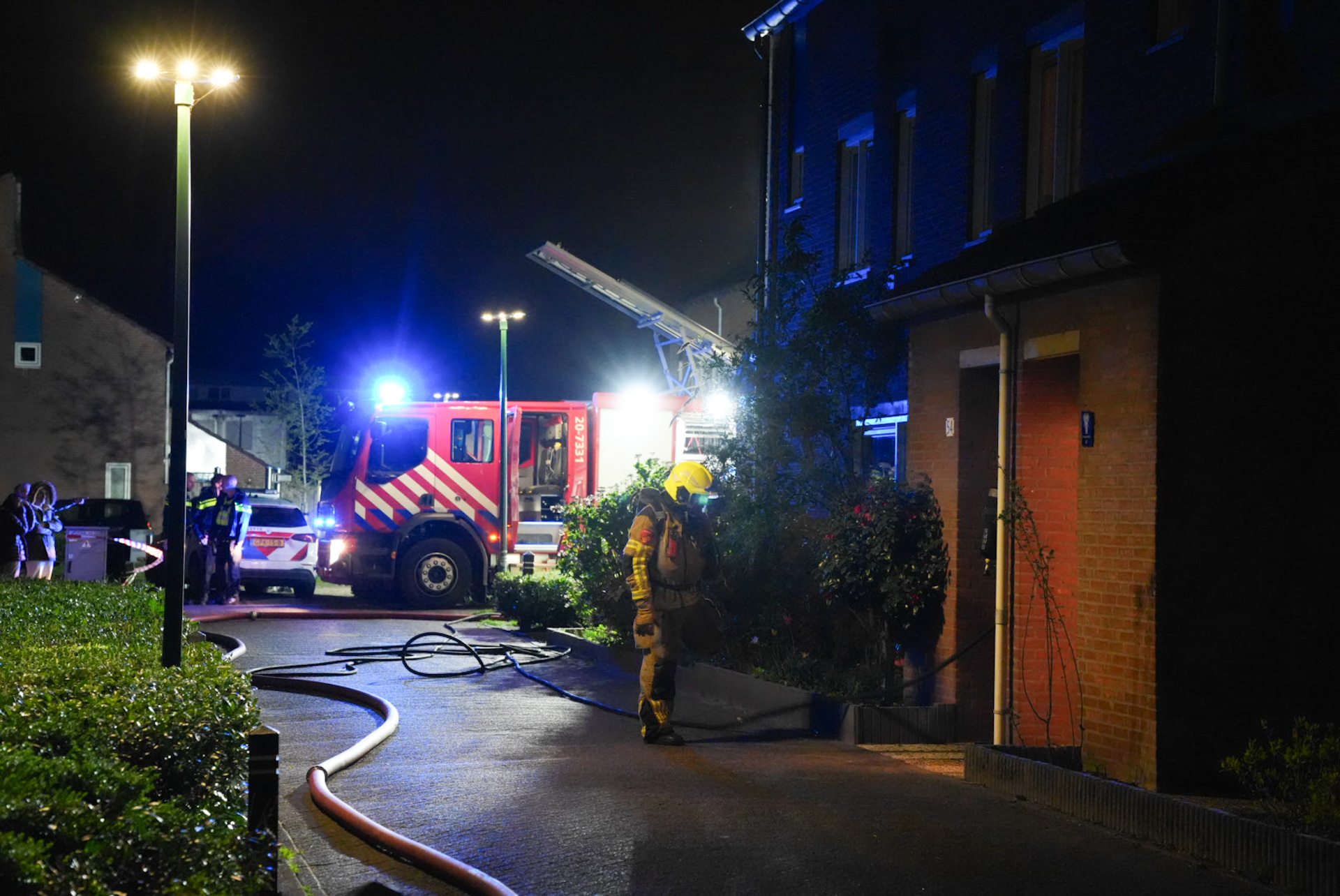 Bewoner door brandweer uit huis gehaald