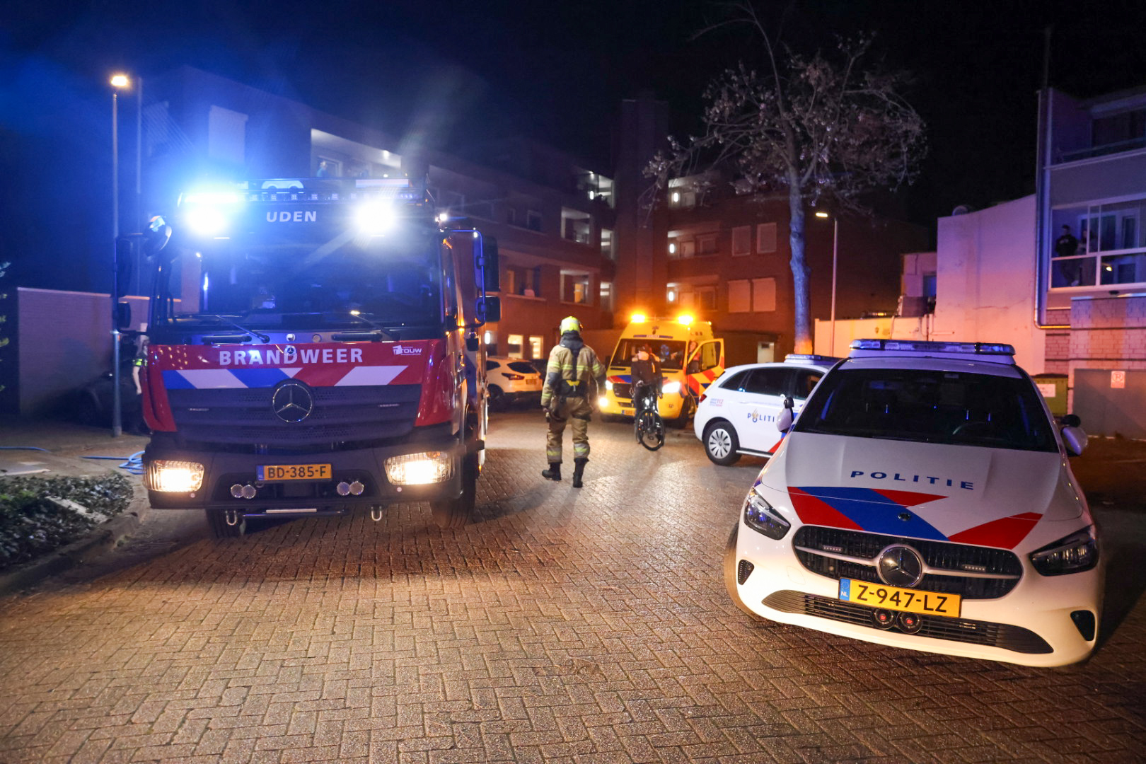 Bankstel vliegt in brand in appartement