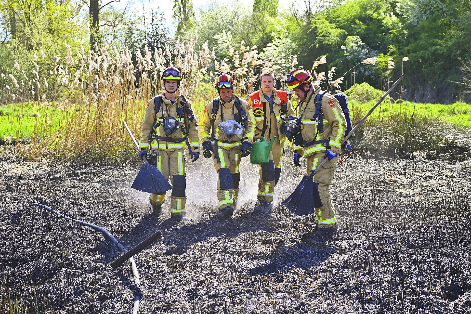 Politie gaat uit van brandstichting bij rietbrand met meerdere vuurhaarden