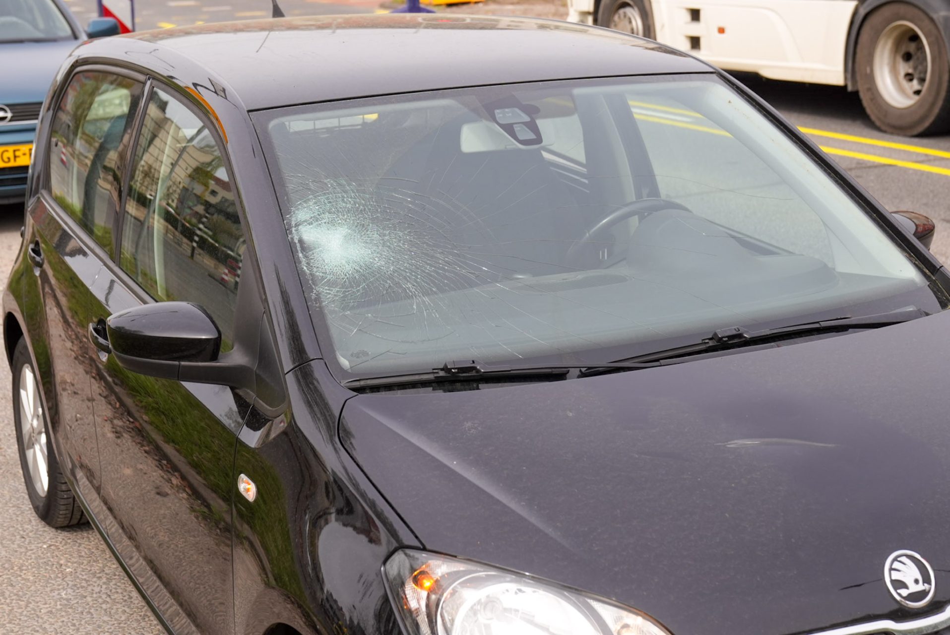 Fietser en auto botsen op oversteekplaats