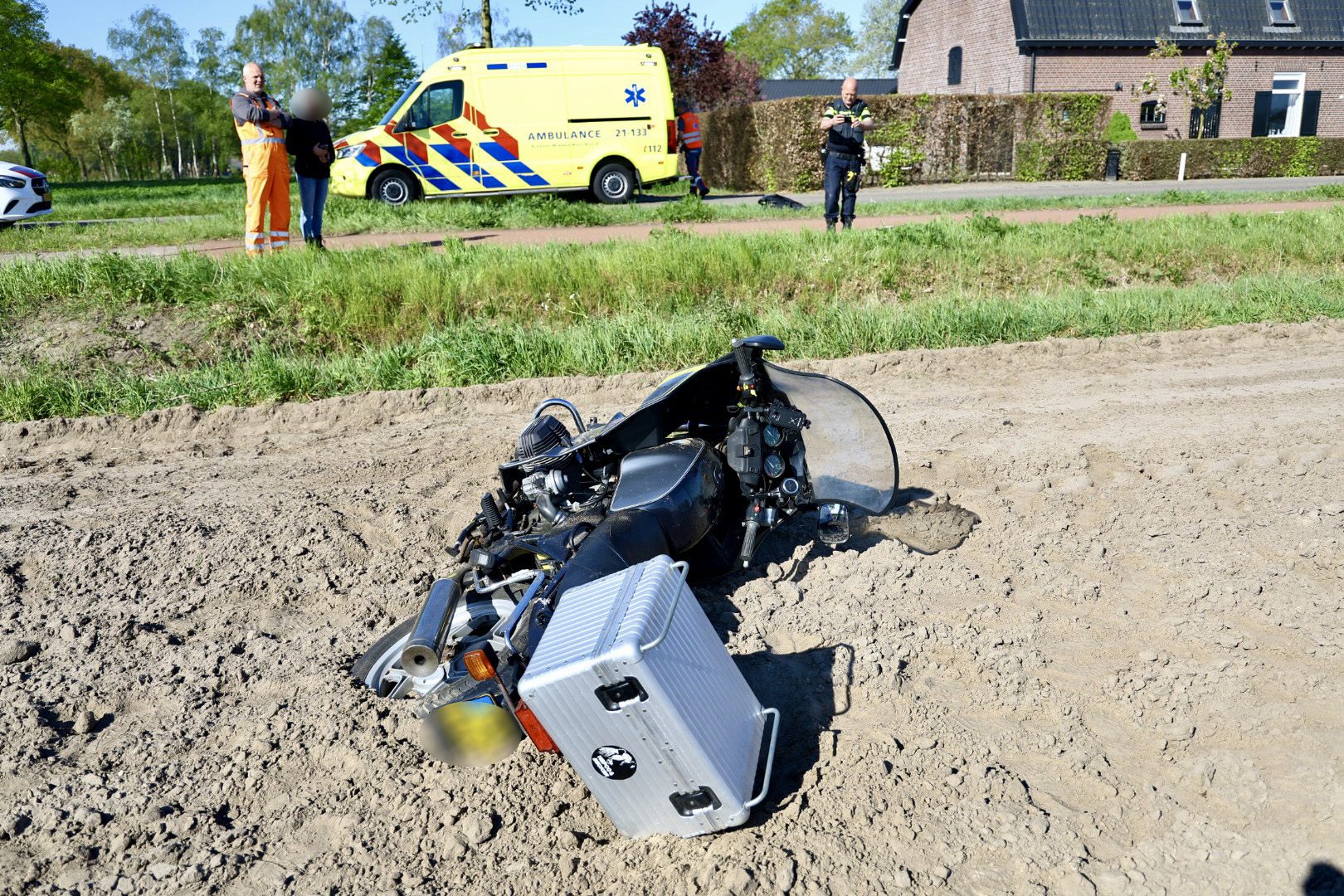 Politie onderzoekt doorrijder na motorrijder ongeluk