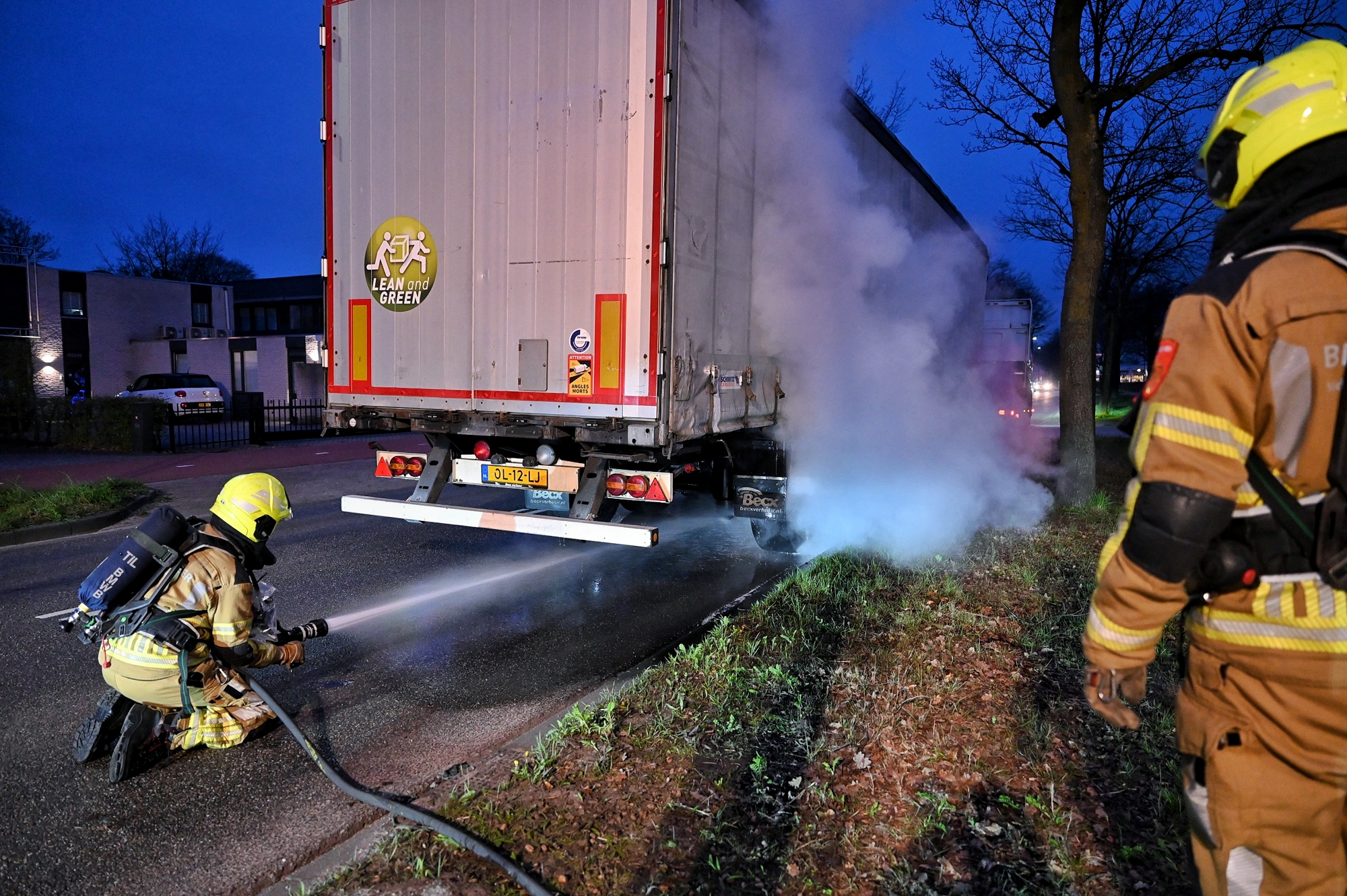 Trailer vliegt in brand door vastgelopen rem