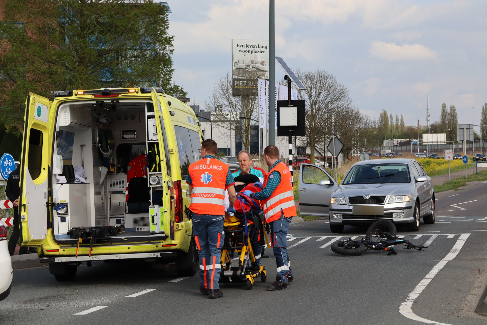 Felle uitslaande brand in appartement aan de Dikninge in Amsterdam - 112 Nederland