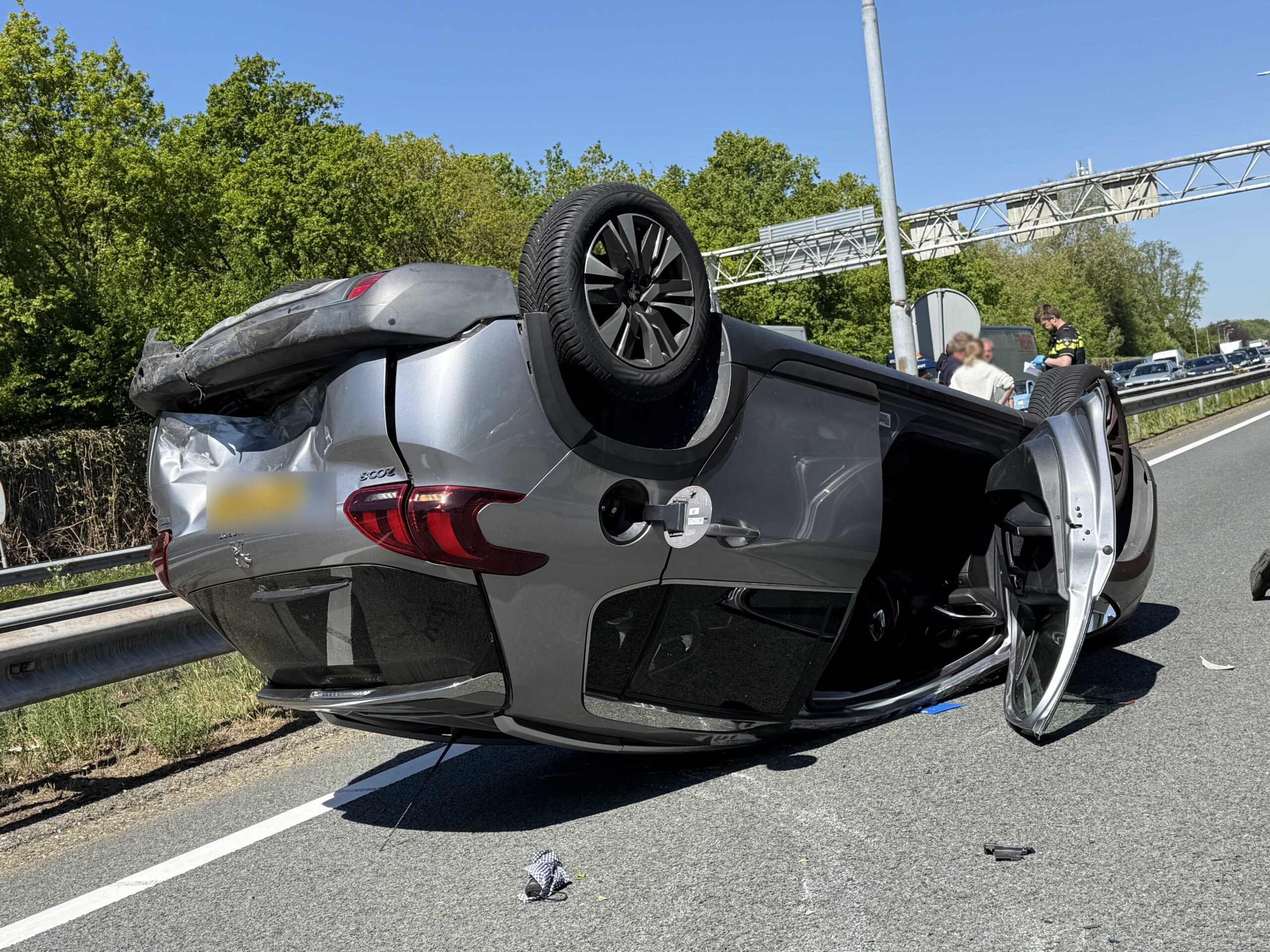 Meerdere gewonden bij botsing met drie auto’s op snelweg