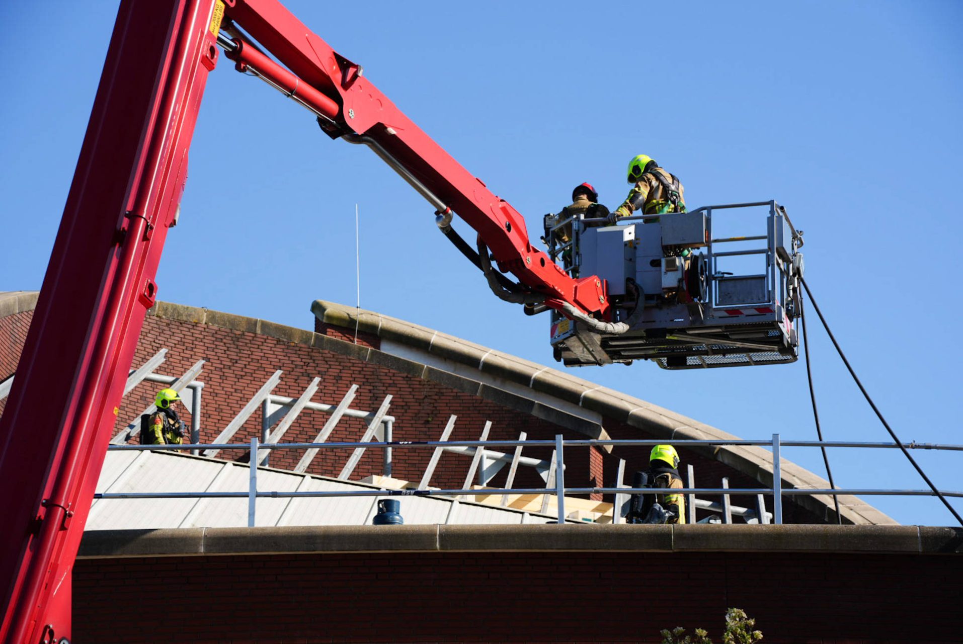 Brand na dakwerkzaamheden in bedrijfspand