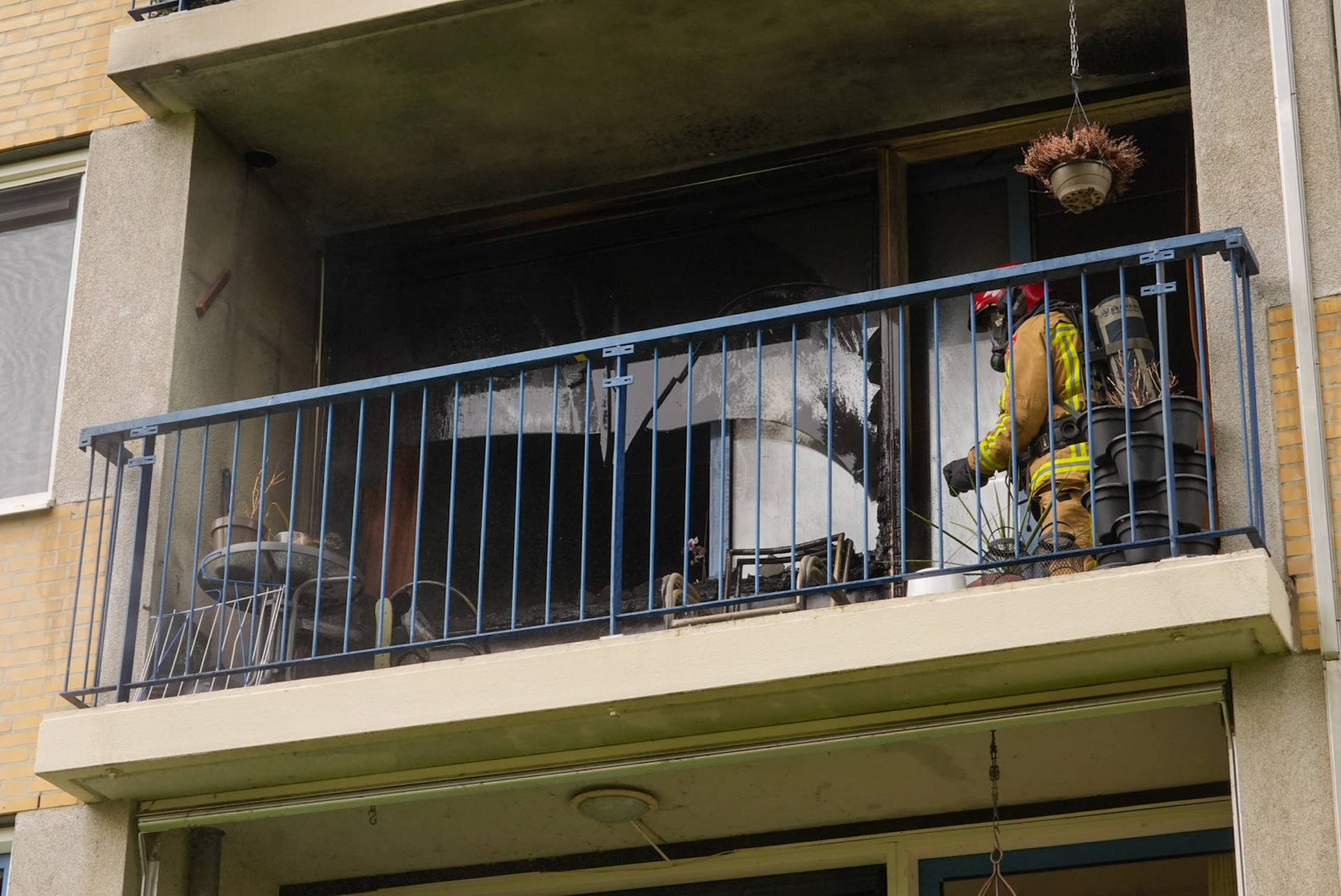 Felle brand in appartement, bewoners tijdelijk geëvacueerd