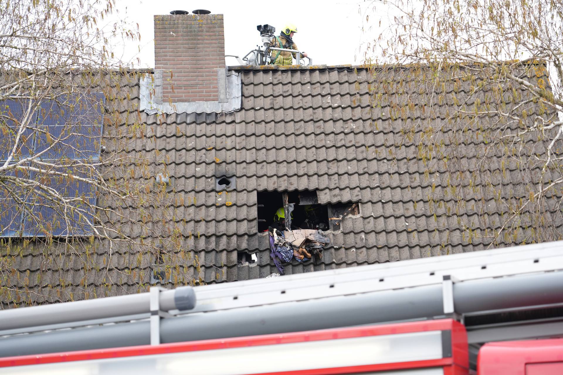 Meerdere gewonden bij woningbrand, zolder volledig uitgebrand