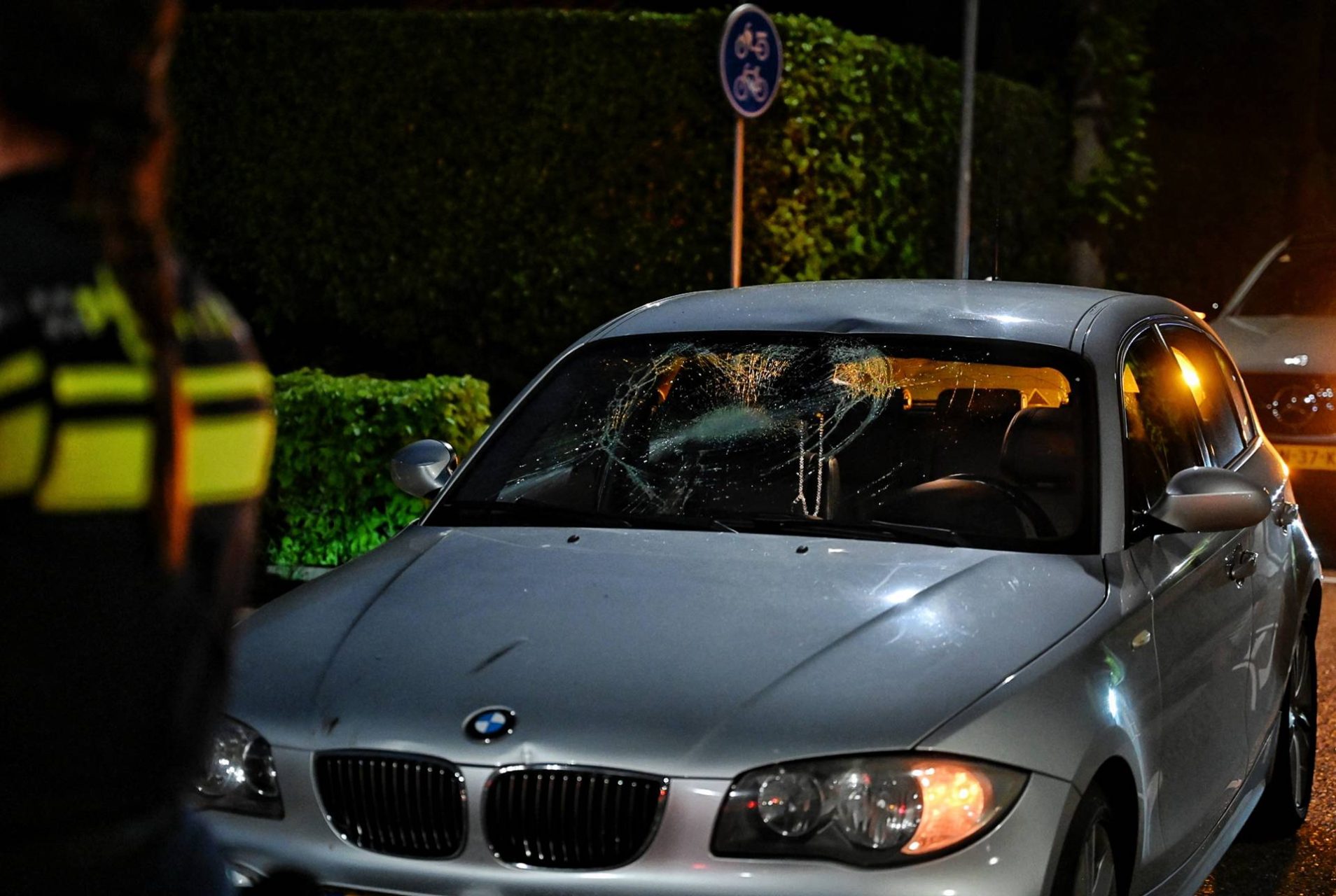 Vrouw naar ziekenhuis na botsing met auto