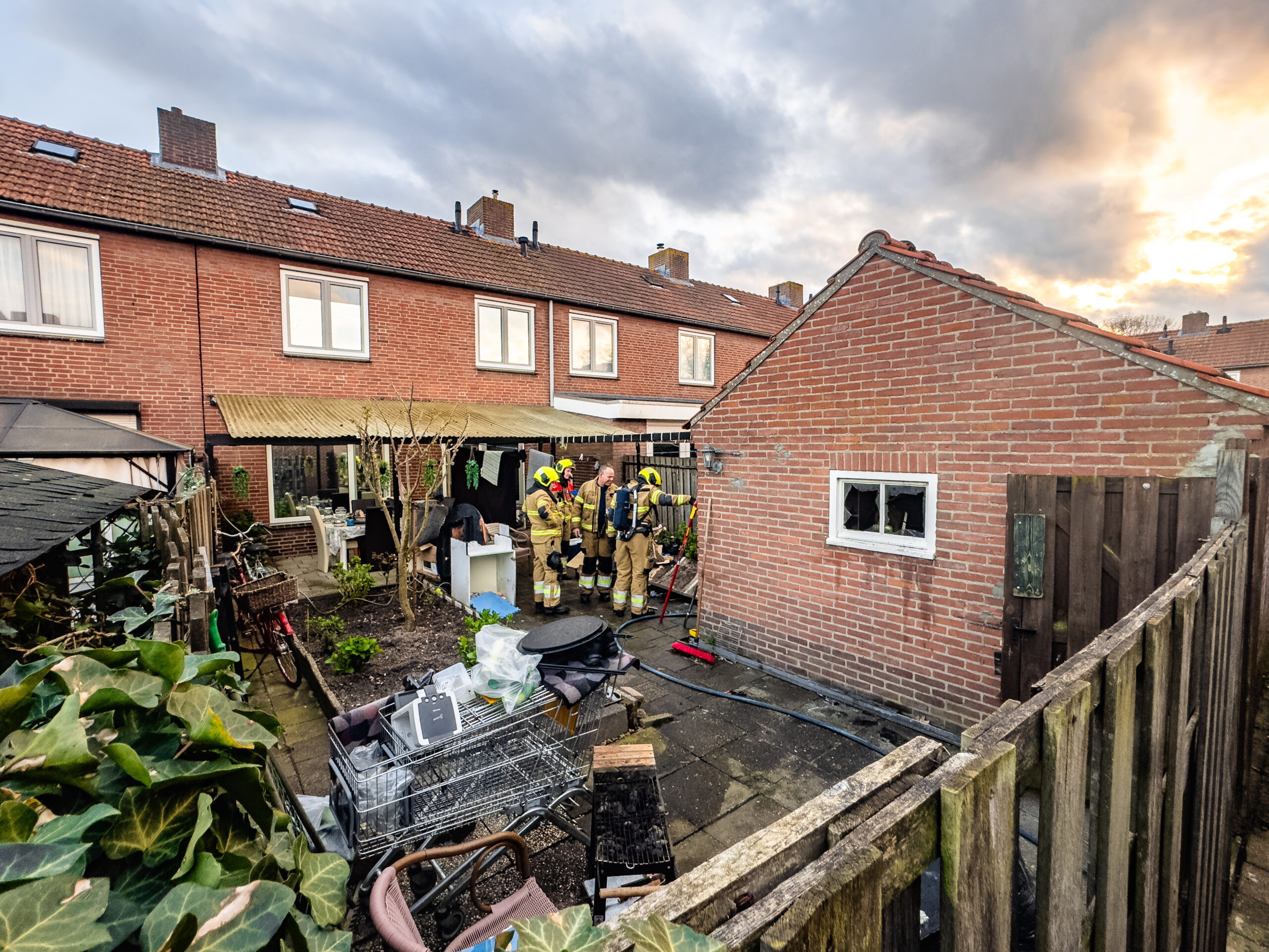 Brand in schuur bij woning