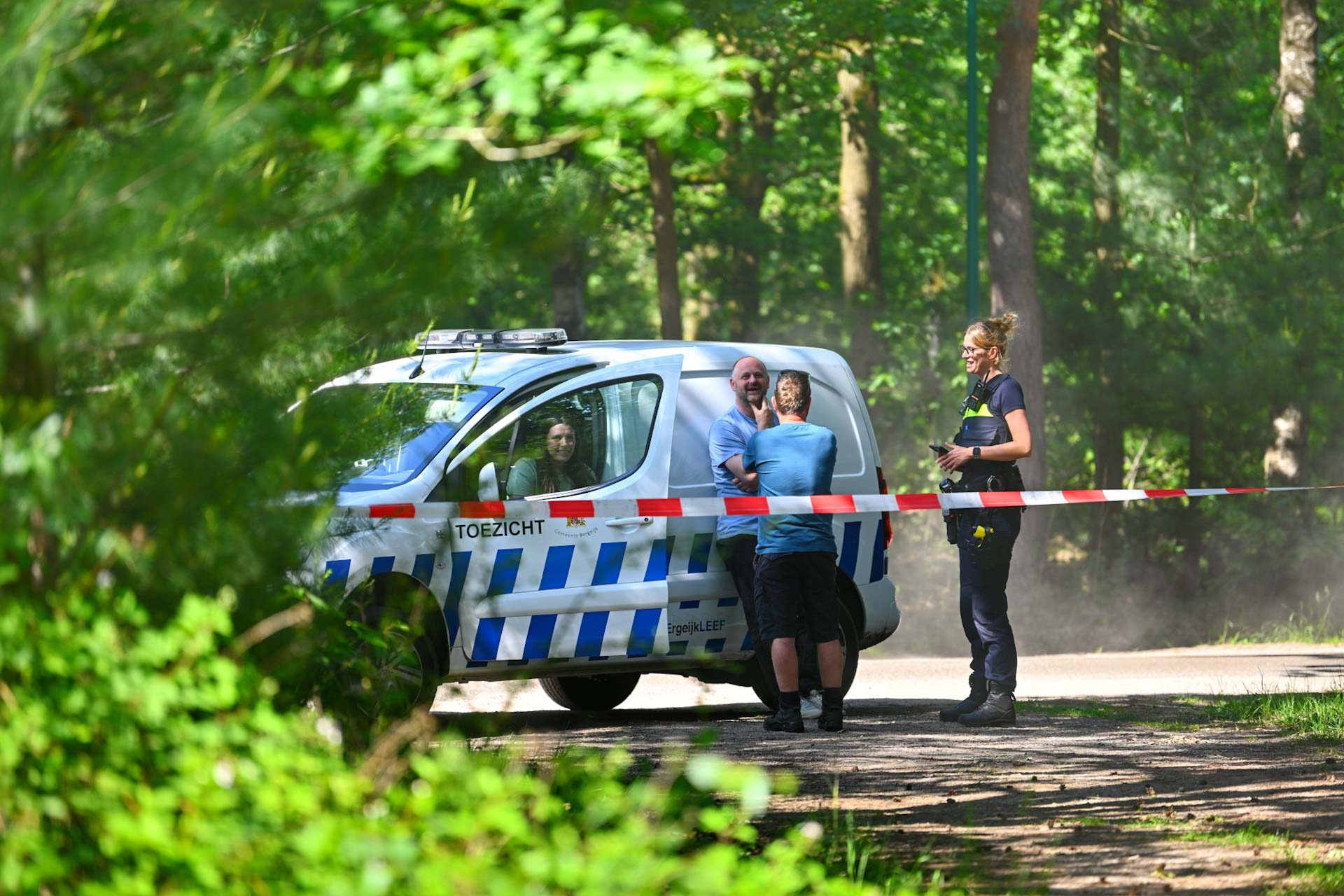 Pallet met tientallen vaten drugsafval gevonden