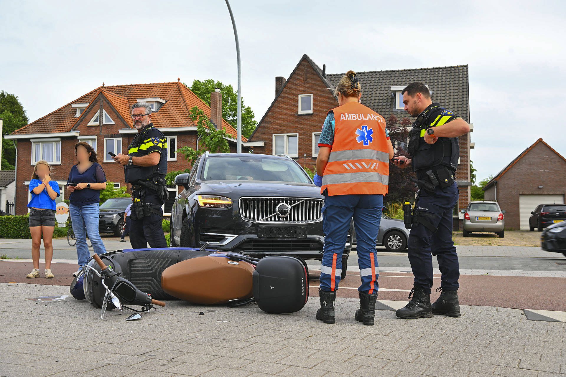 Scooterrijdster komt ten val na botsing in Valkenswaard